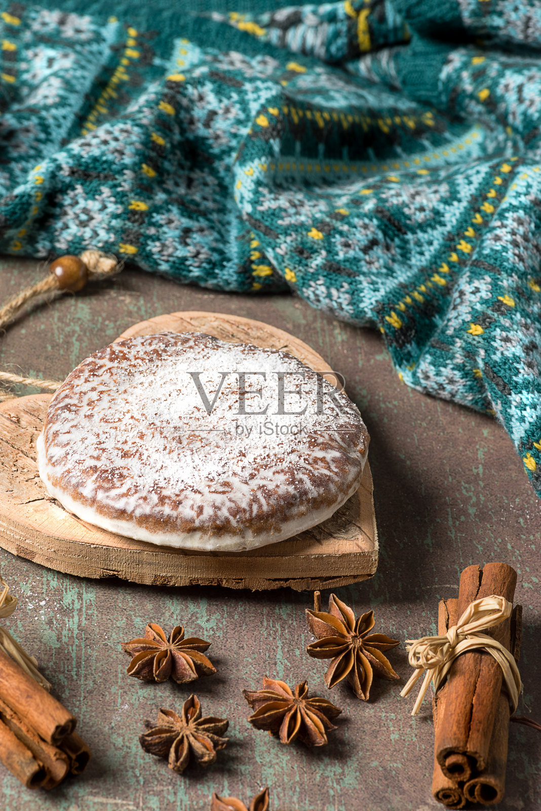 Lebkuchen是德国纽伦堡的一种辛辣的圣诞饼干。照片摄影图片