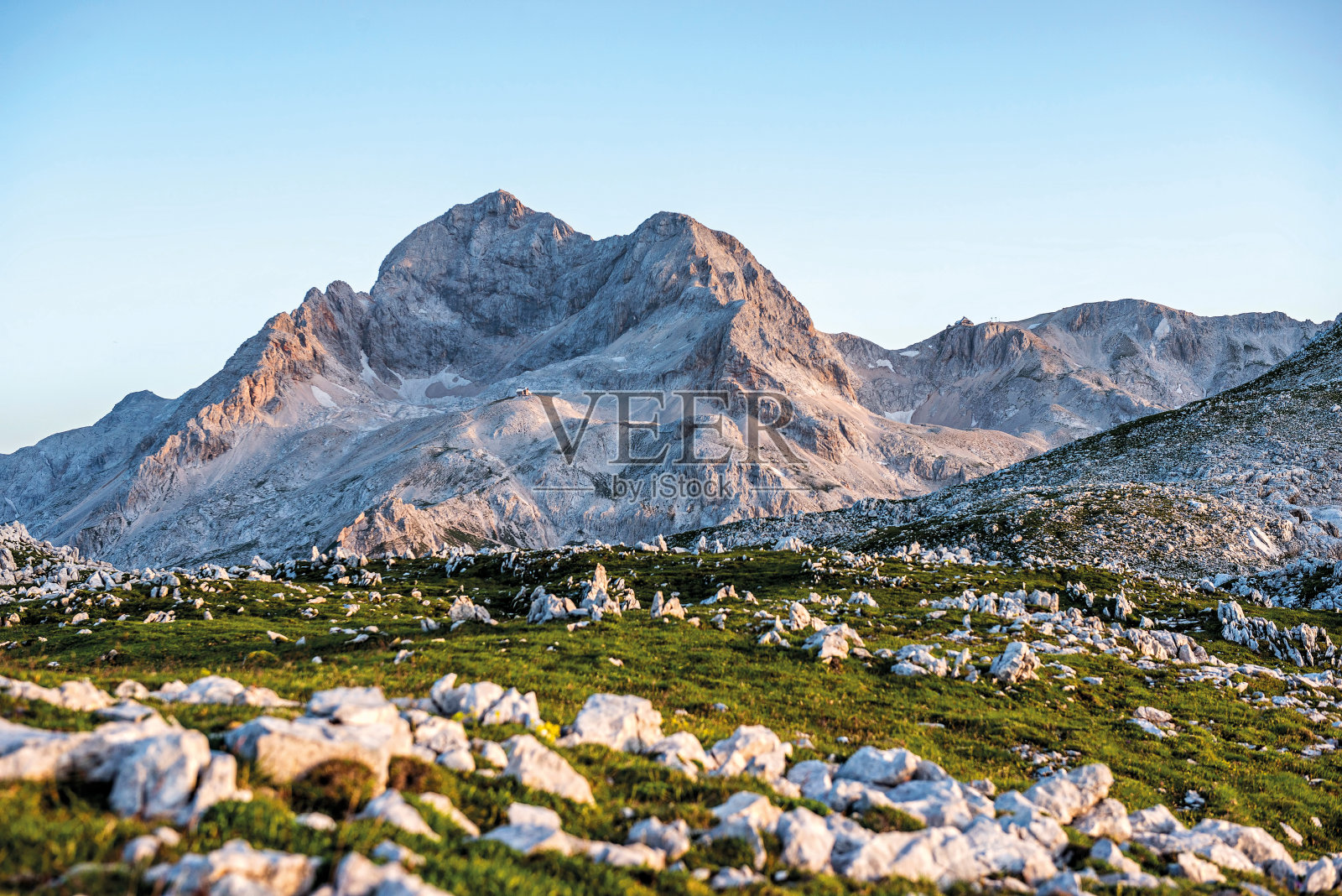 特里格拉夫山，斯洛文尼亚最高的山照片摄影图片