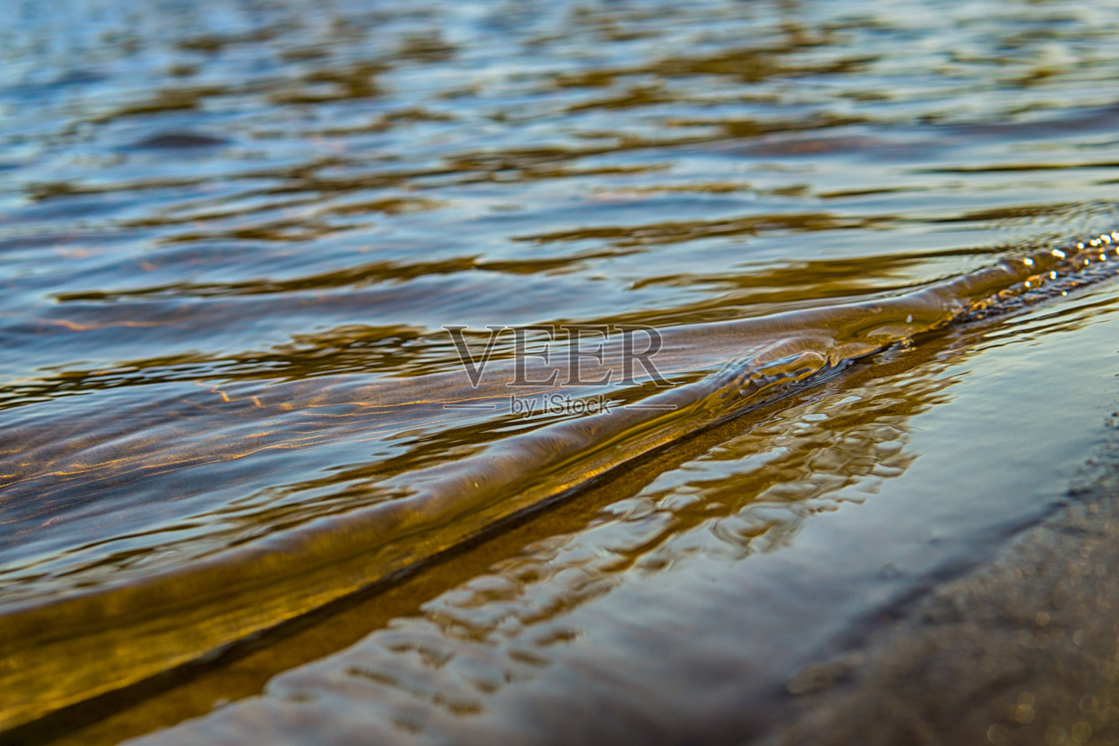 倒影在水里。你的项目背景。照片摄影图片