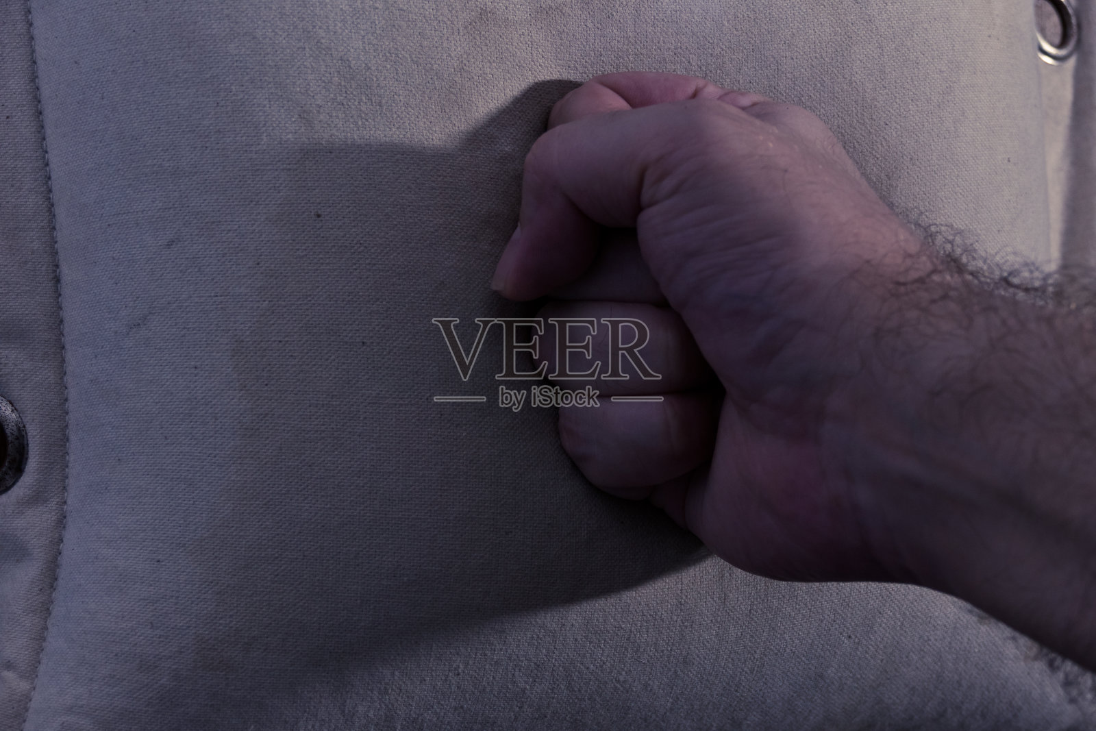 冲孔墙冲孔袋照片摄影图片