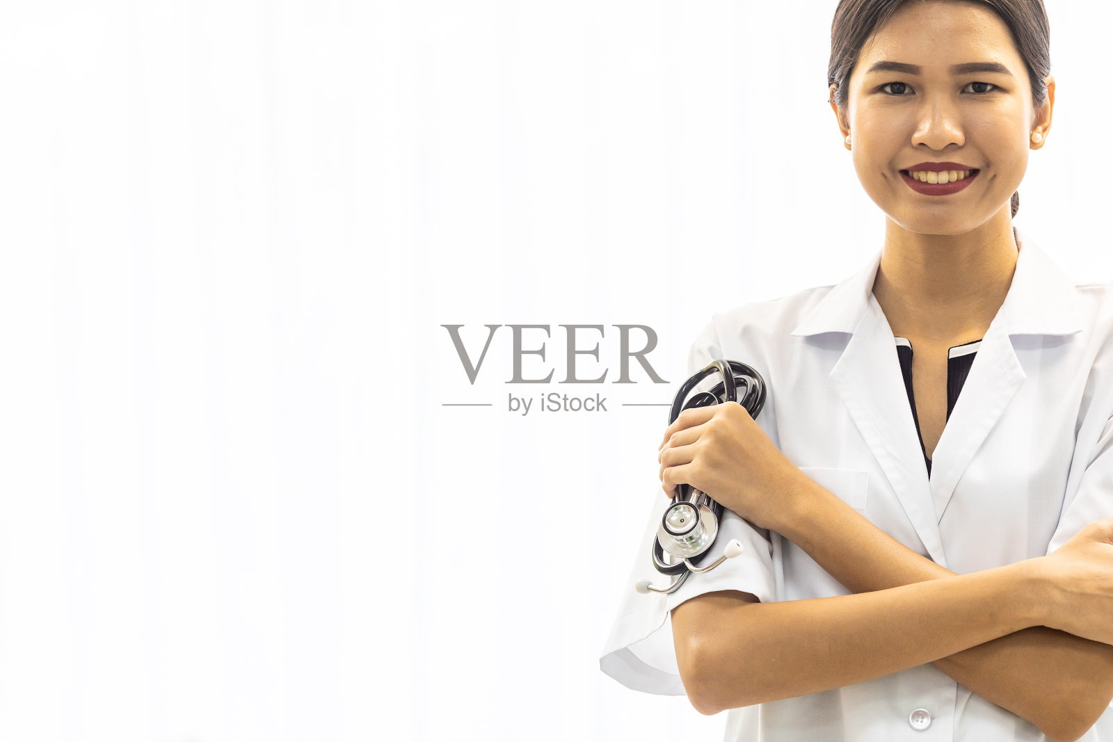 女医生与听诊器照片摄影图片