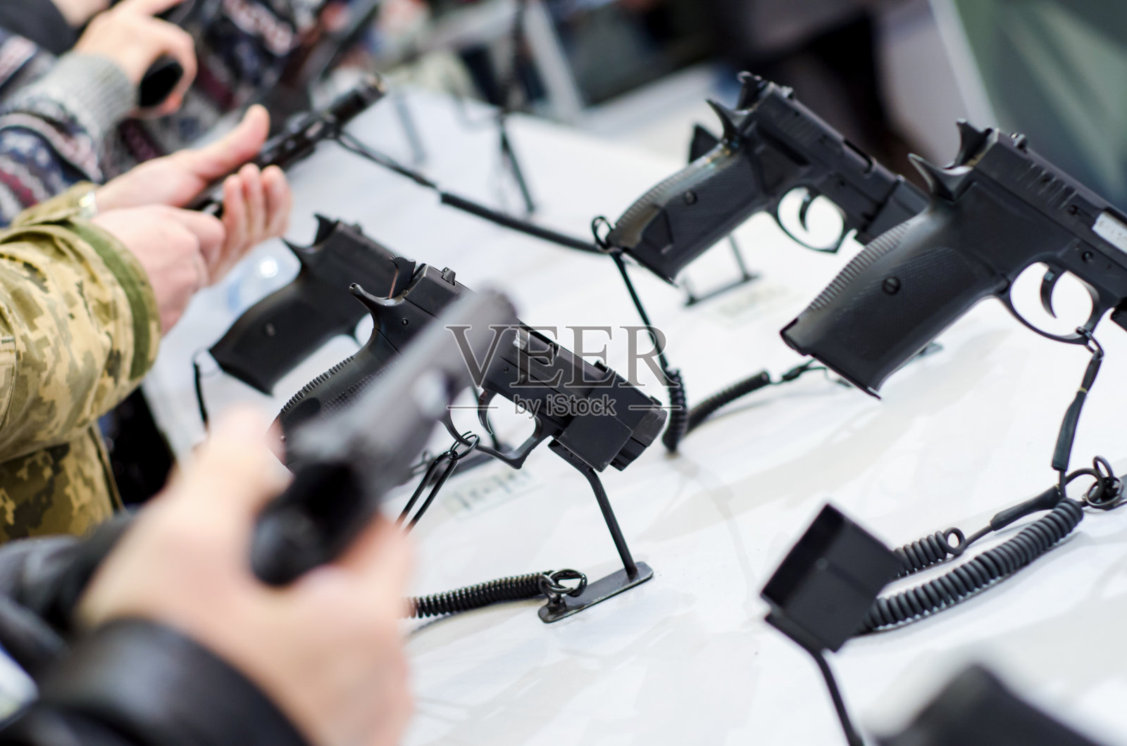 出售枪支的照片摄影图片