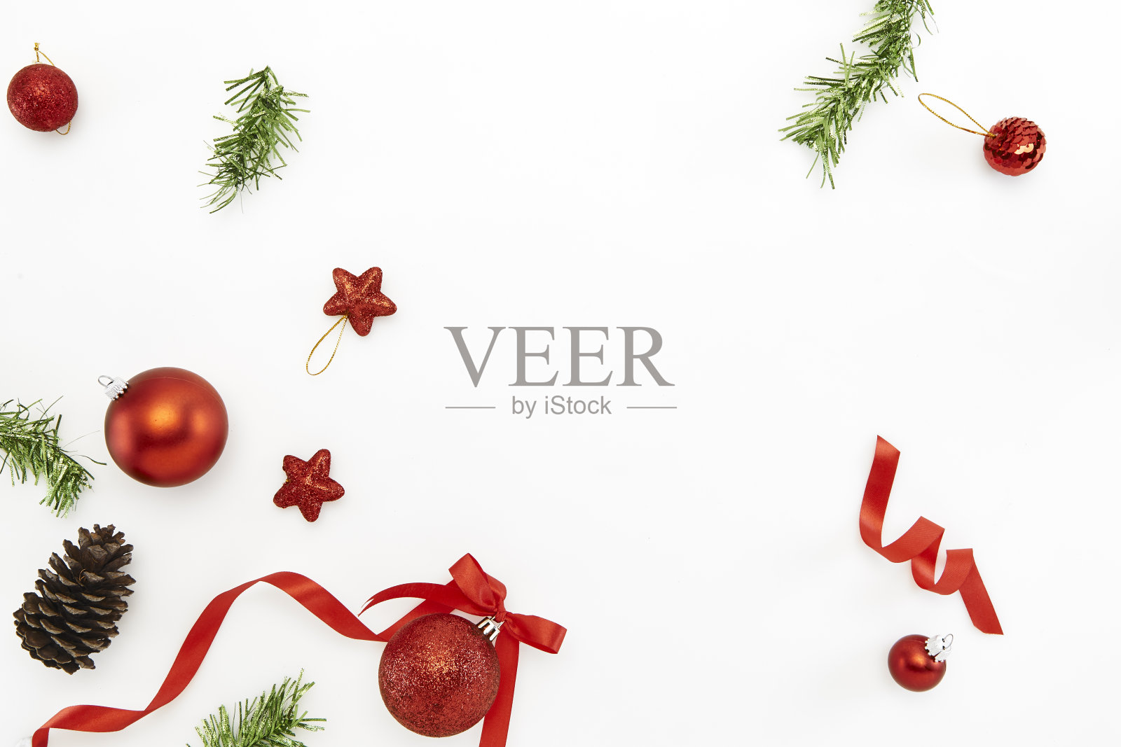 圣诞装饰和礼物的白色背景的圣诞框架照片摄影图片