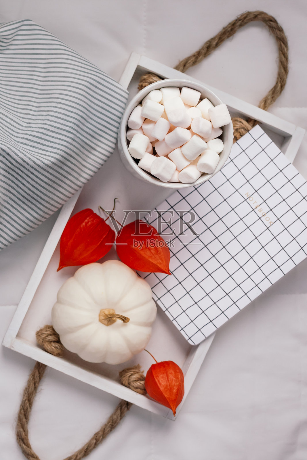 舒适温暖的家，舒适的早晨照片摄影图片