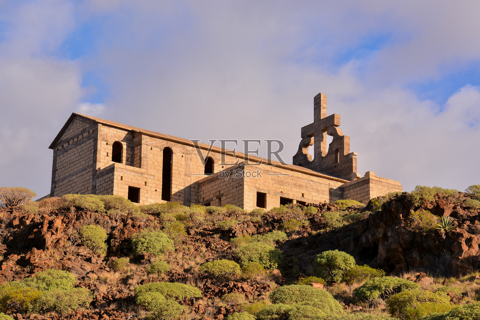 废弃的军事基地建筑照片摄影图片