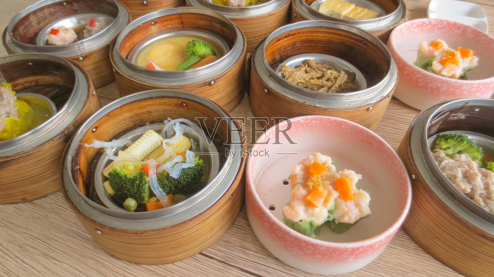 近集蒸饺篮，中国传统食品照片摄影图片