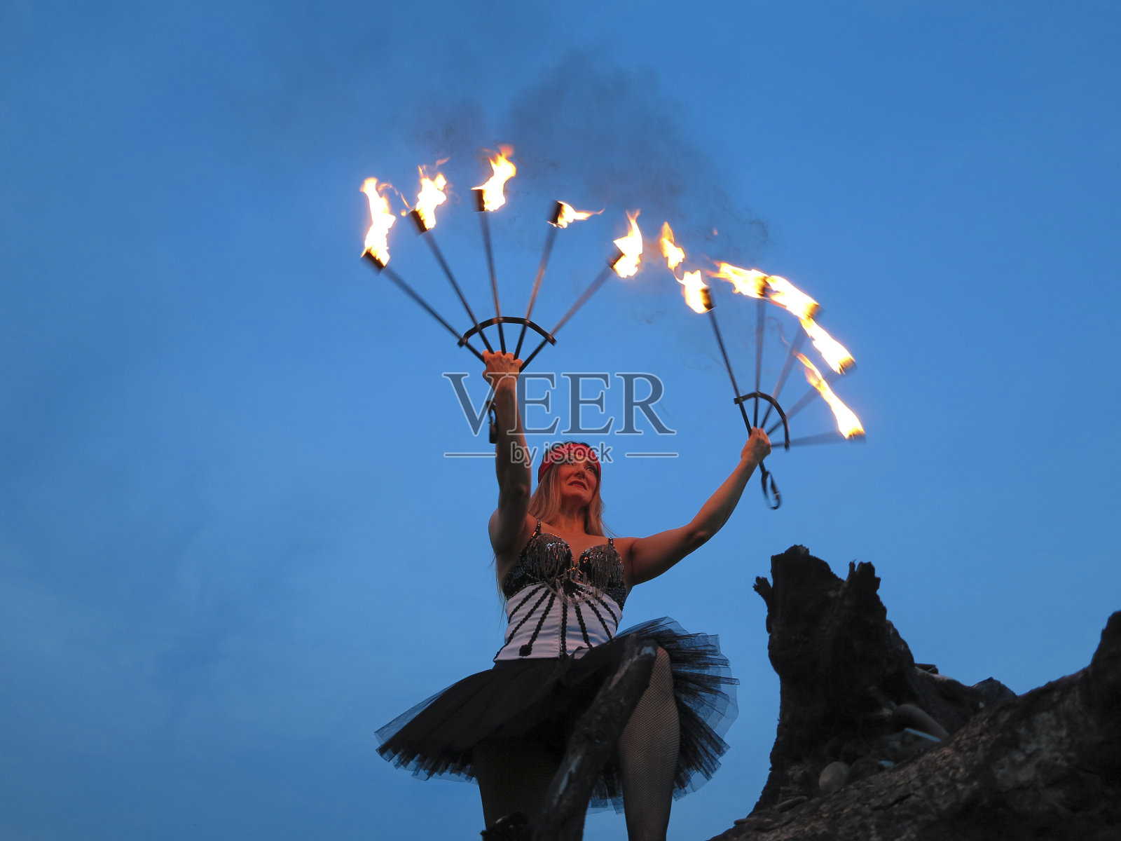 危险的舞蹈照片摄影图片