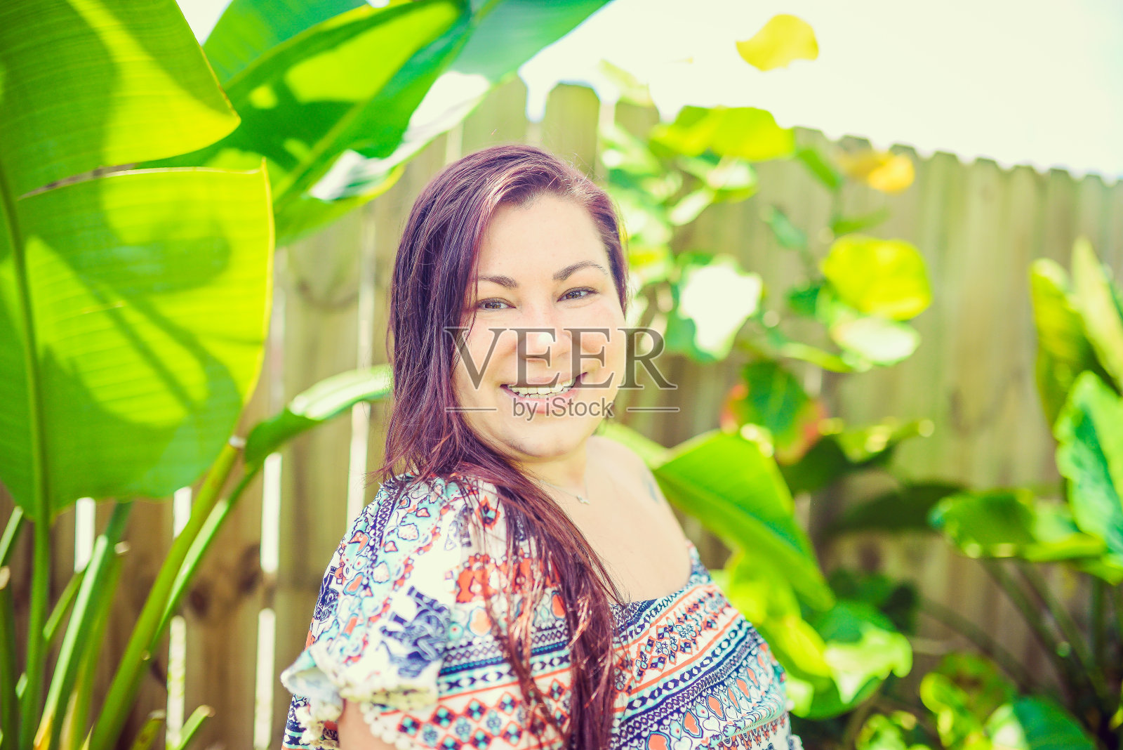 一个现代女性的肖像照片摄影图片