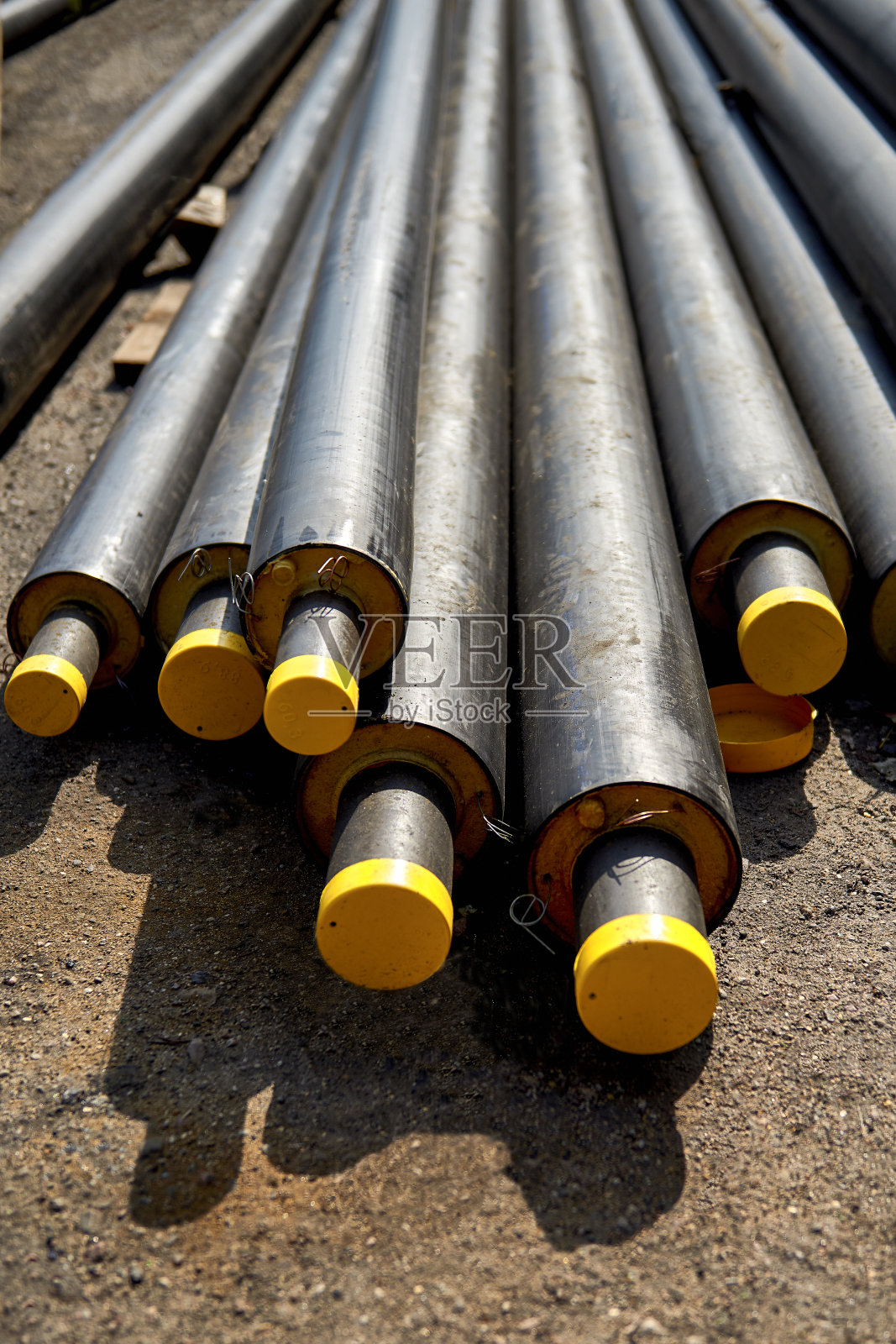 更换新的供水管道，在住宅区组装照片摄影图片