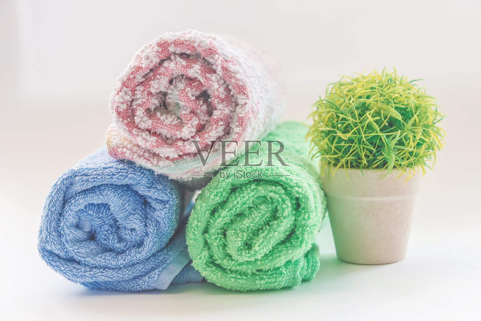 白色背景上的浴巾照片摄影图片