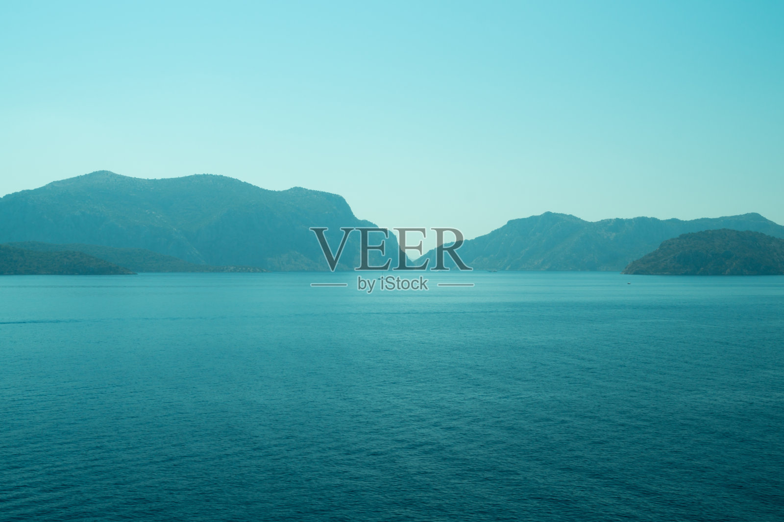 风景与山脉和岛屿。海景背景照片摄影图片