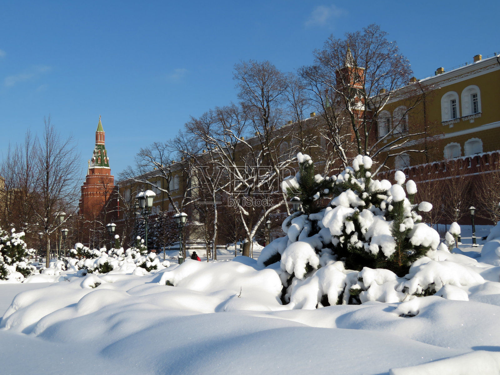 俄罗斯的冬天，莫斯科克里姆林宫里的雪照片摄影图片