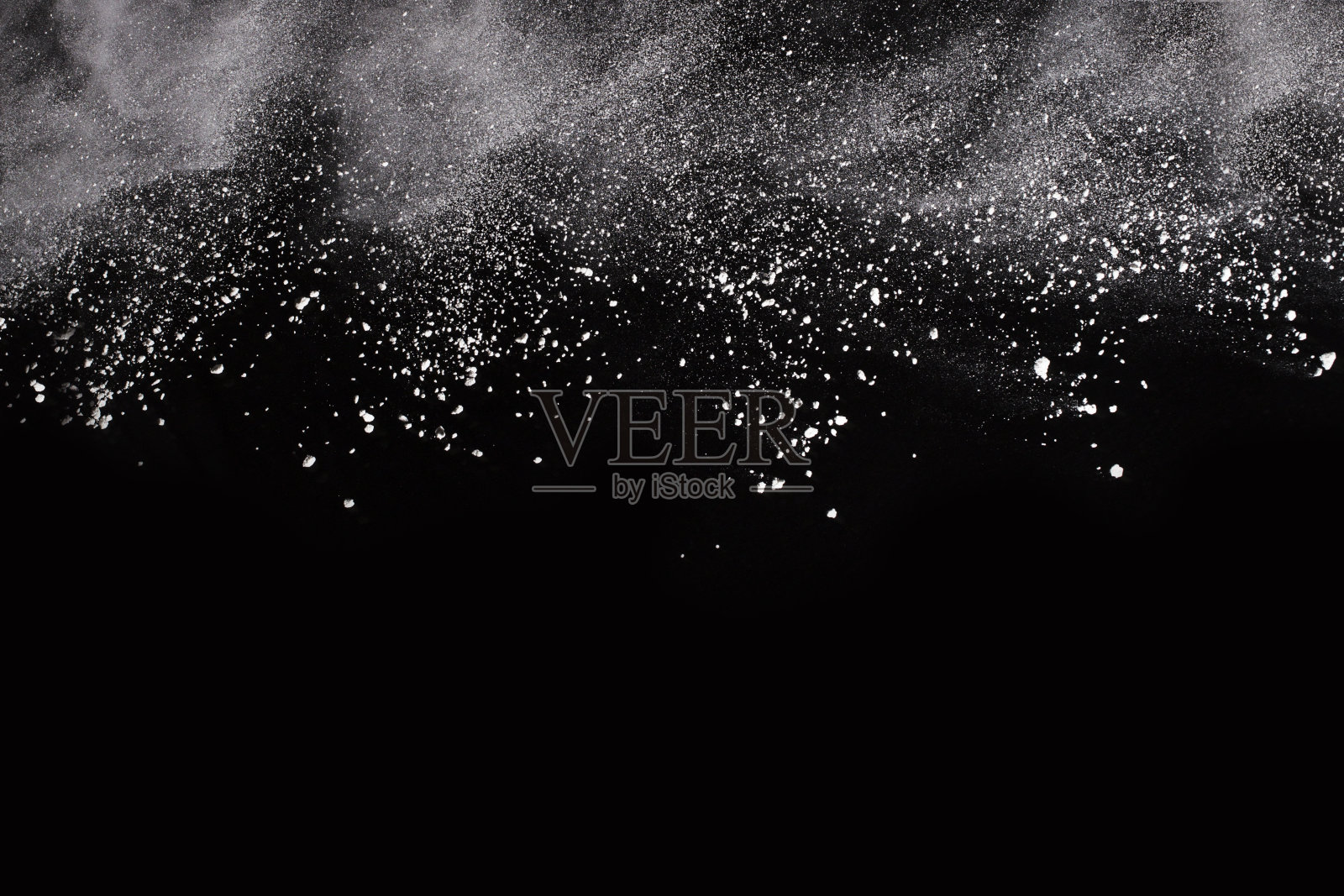 白色背景上白色粉末爆炸。彩色的云。色彩斑斓的粉尘爆炸。油漆胡里节。照片摄影图片