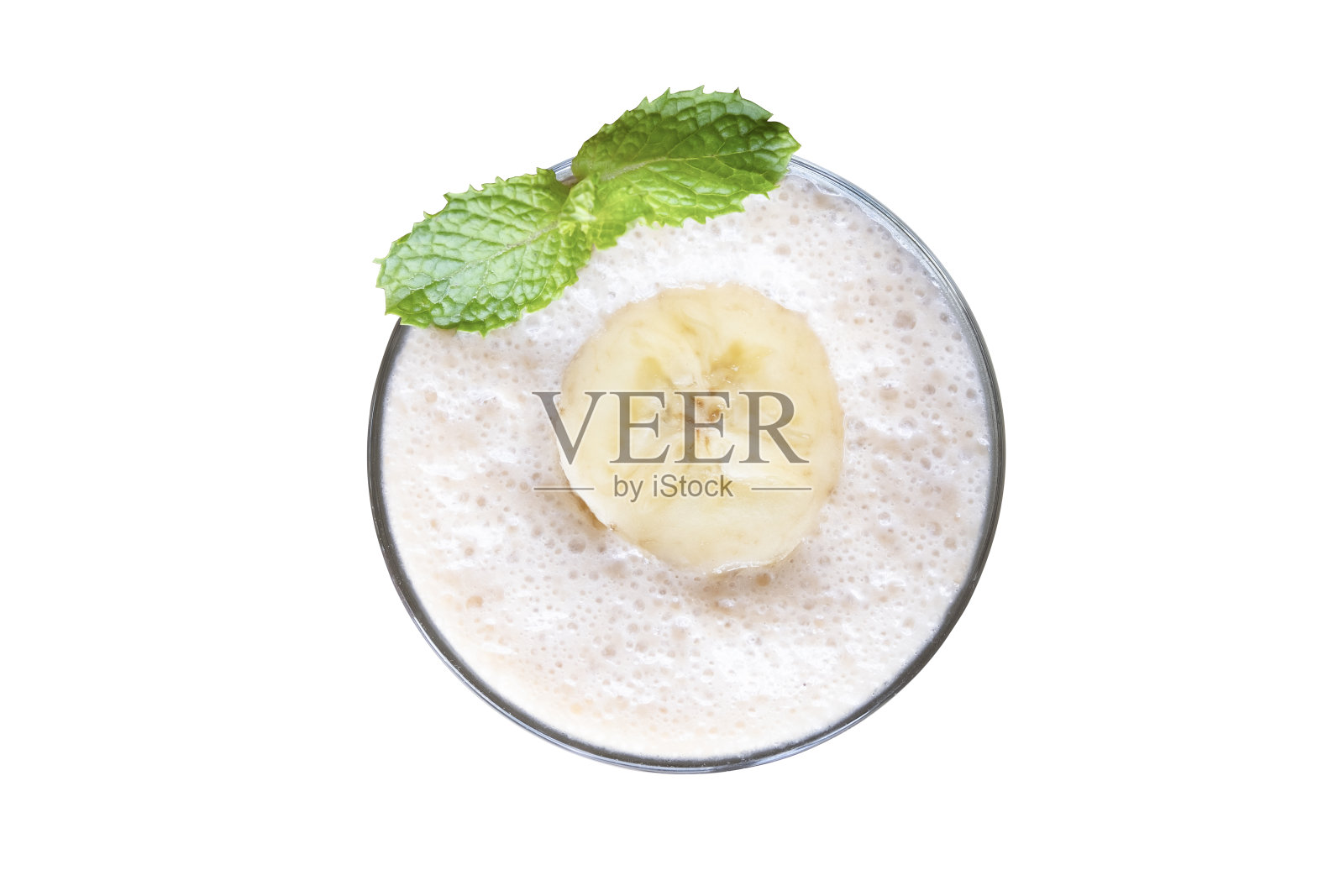 香蕉新鲜的鸡尾酒香草冰沙果汁饮料健康的味道美味的玻璃饮料在木背景上孤立的白色背景从顶视图与剪切路径。照片摄影图片