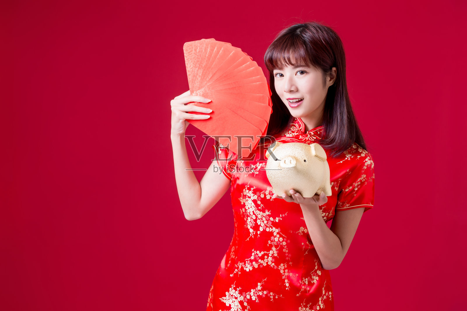 旗袍女秀猪银行照片摄影图片