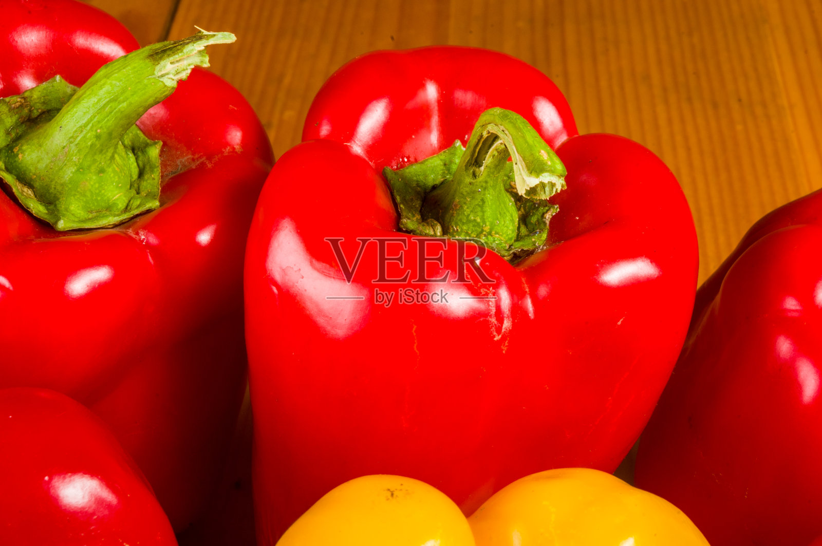 色彩鲜艳的混合最新鲜的红黄辣椒，甜椒照片摄影图片