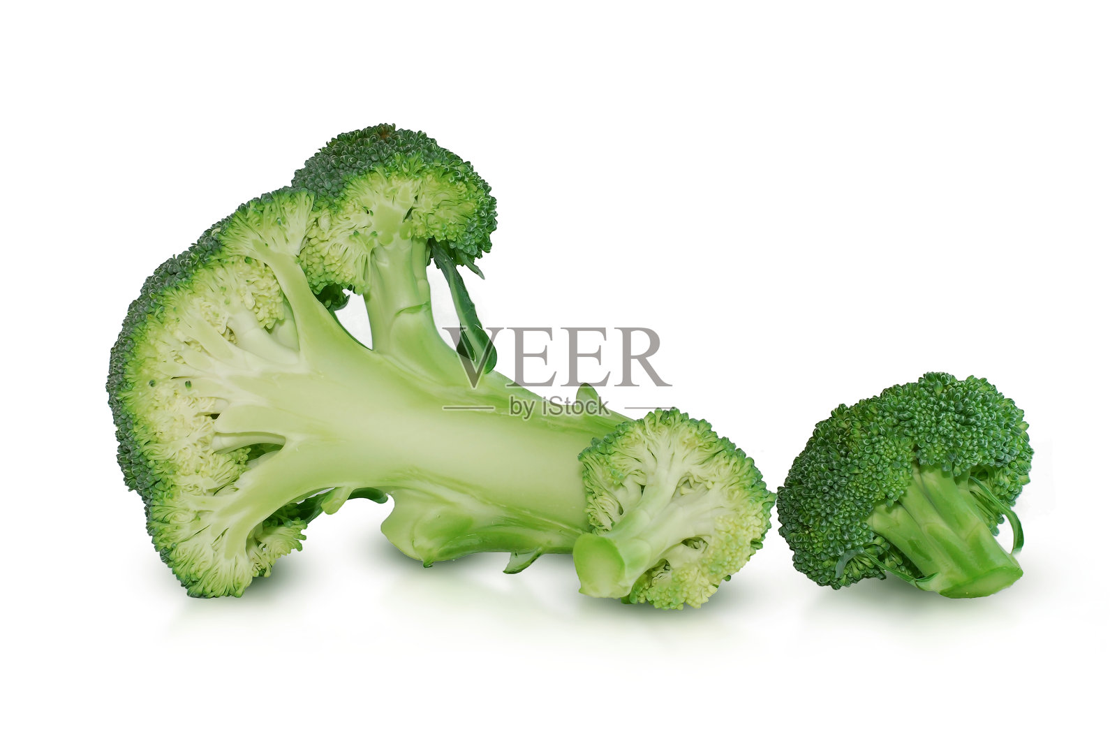 在白色背景上孤立的西兰花照片摄影图片