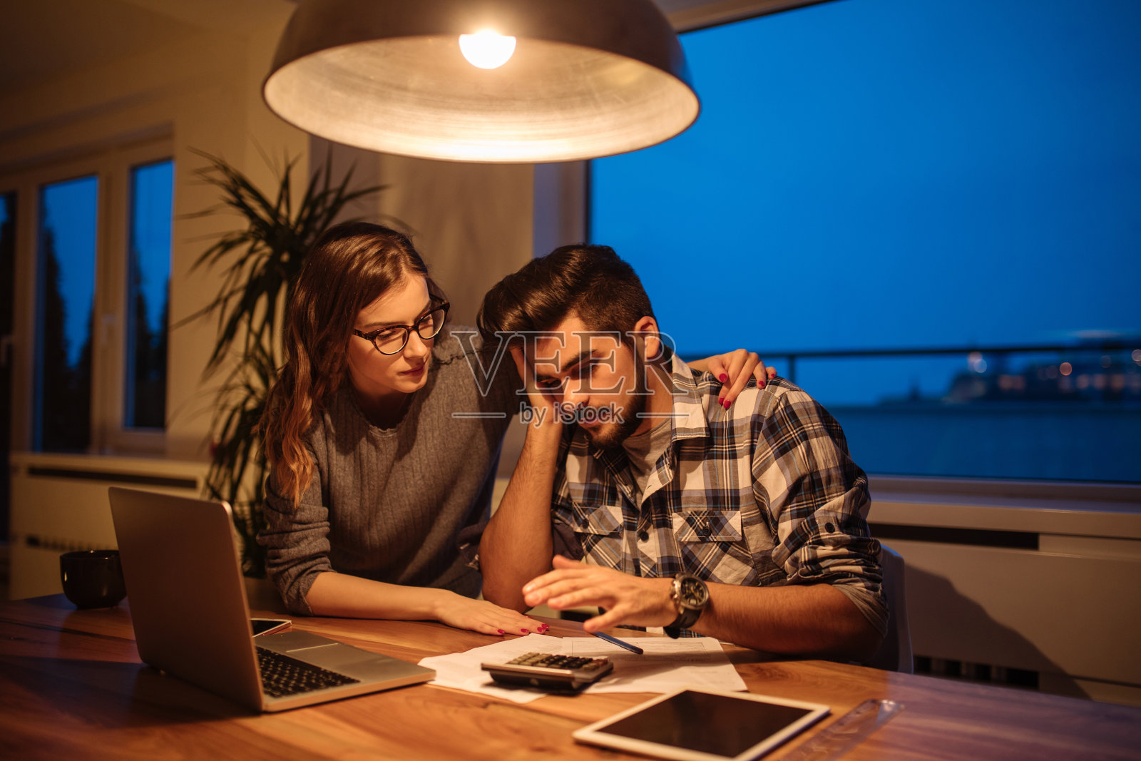 担心家庭预算照片摄影图片