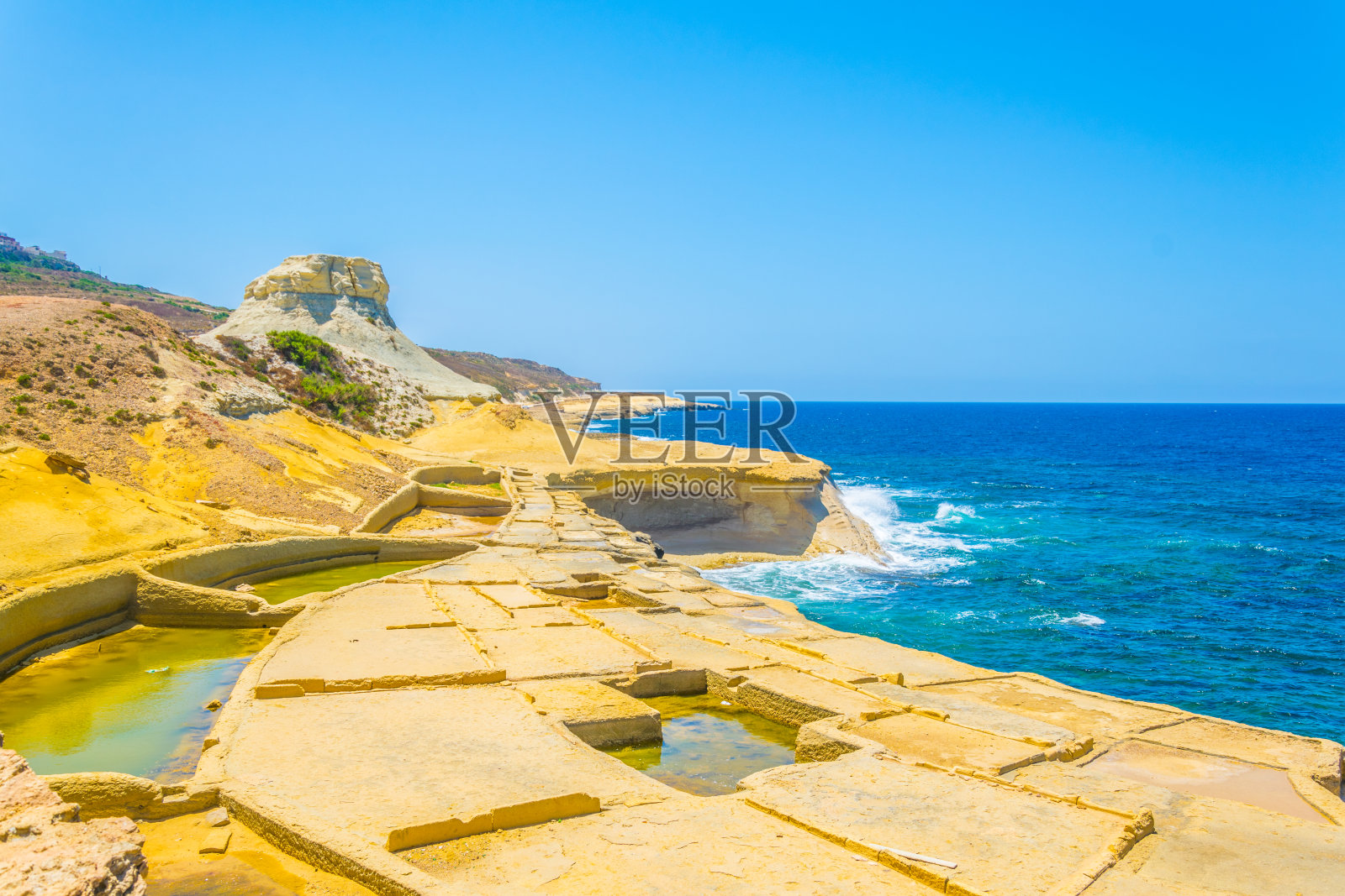 马耳他戈佐马绍尔福恩附近的盐田照片摄影图片