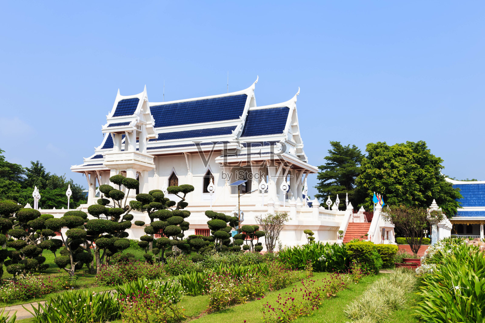 Ubosot或圣职大厅泰国寺庙kushinagar，印度照片摄影图片