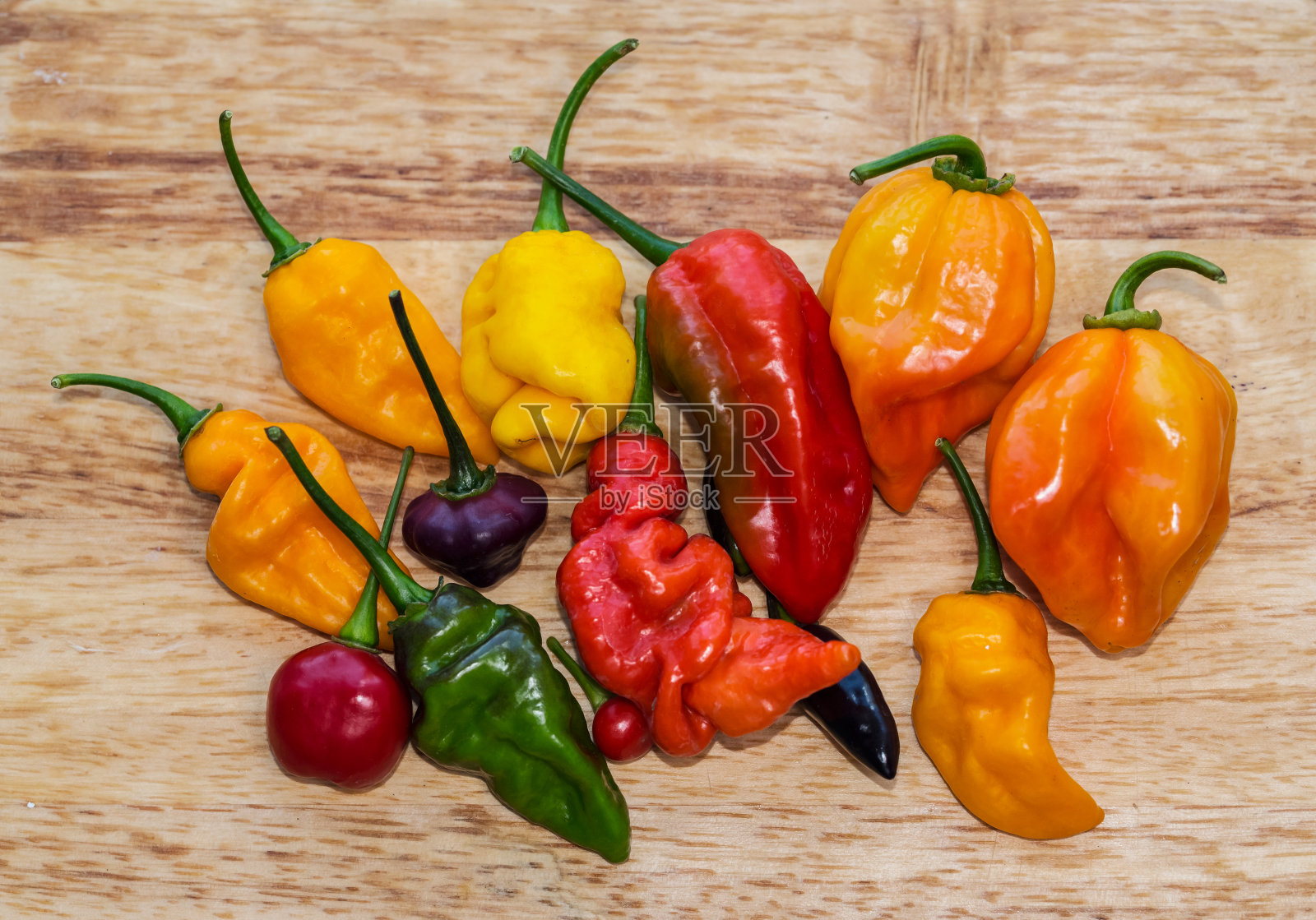 辣椒组非常辣，彩色辣椒纸套装照片摄影图片