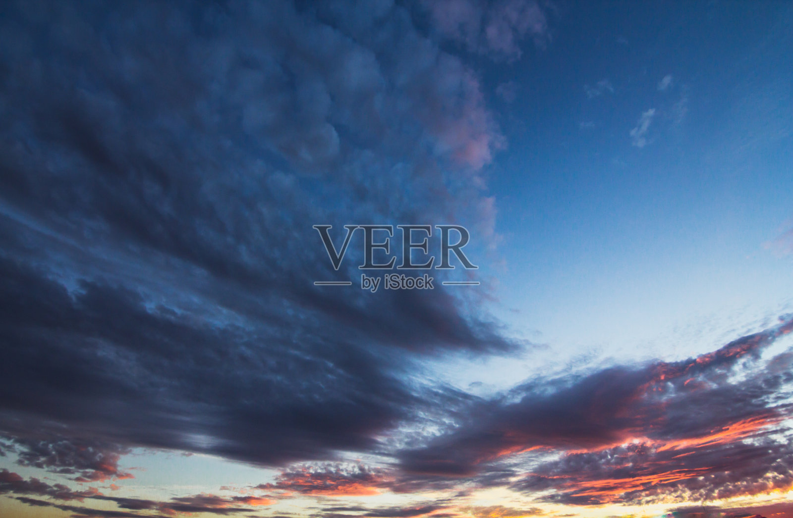 日落时的多色天空，云纹理-股票图像照片摄影图片