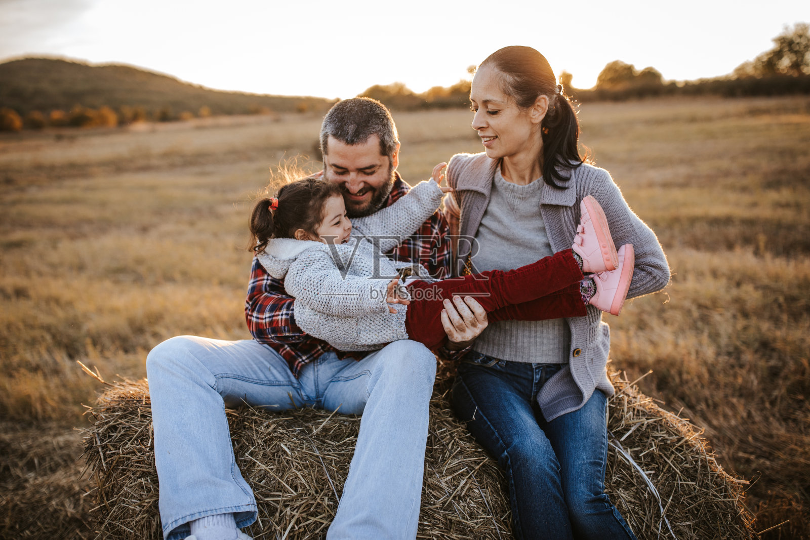 农村幸福家庭照片摄影图片