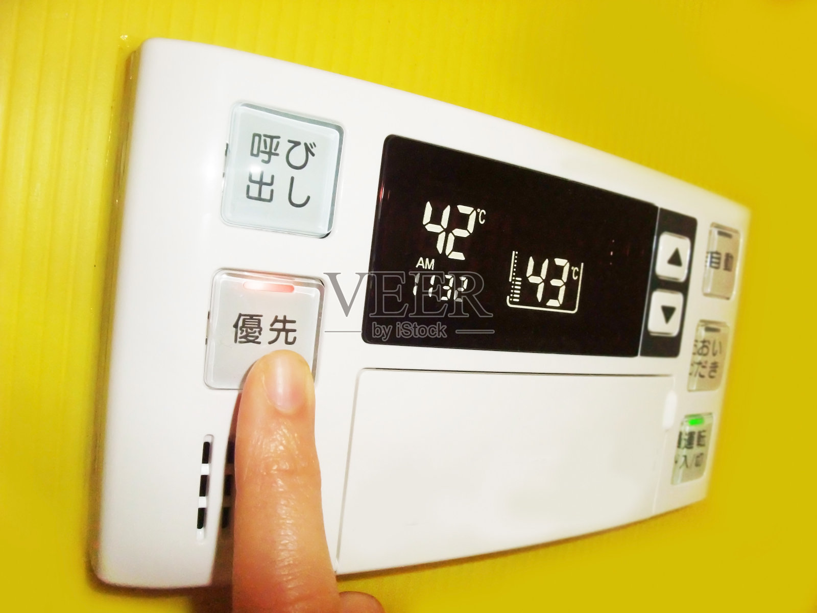 远程控制热水器照片摄影图片