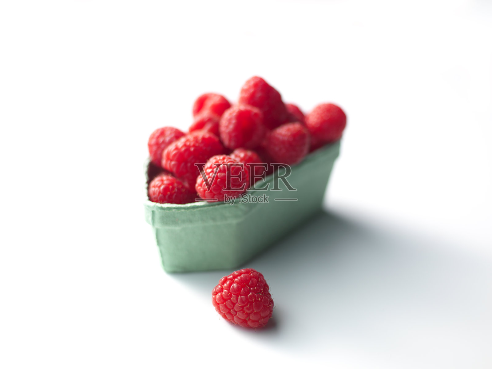 树莓在托盘照片摄影图片