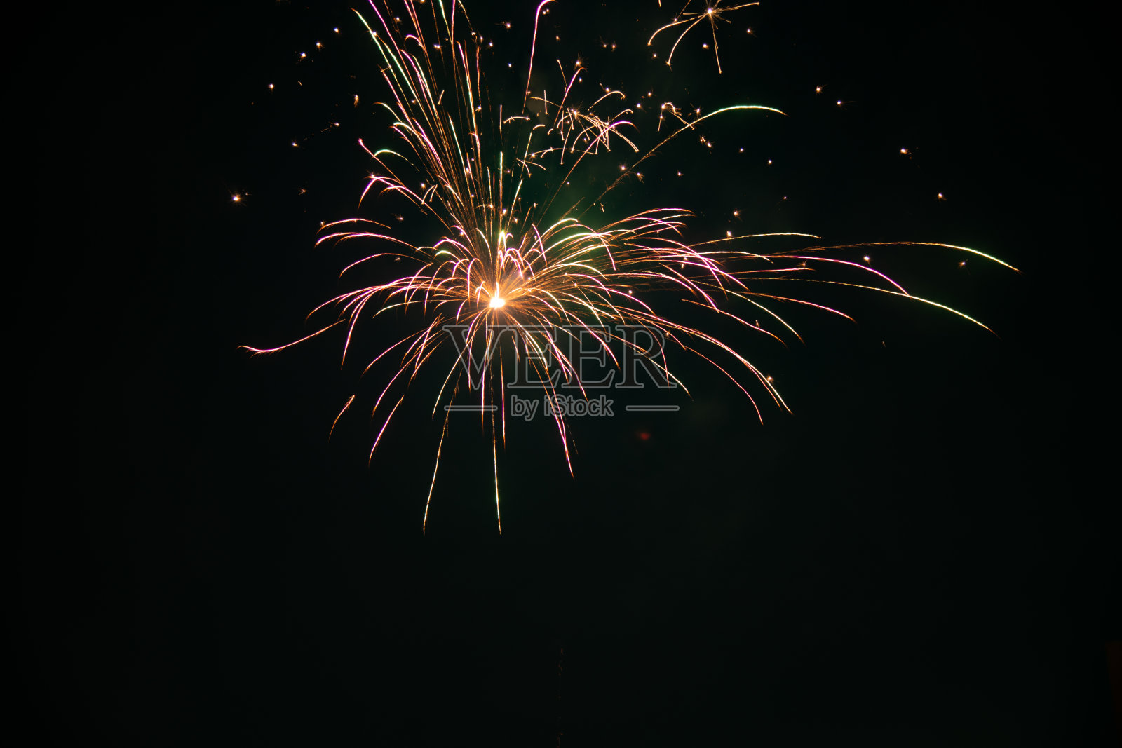 放鞭炮庆祝新年排灯节活动照片摄影图片