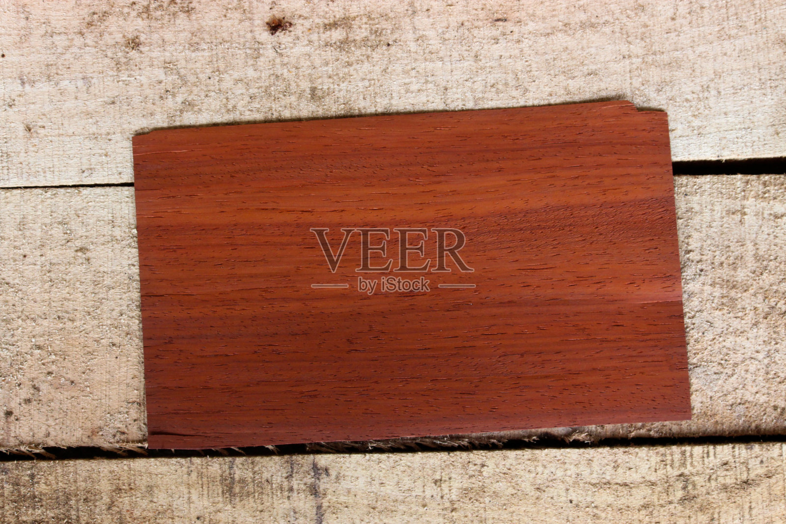 木墙纹理粗糙，背景破红照片摄影图片