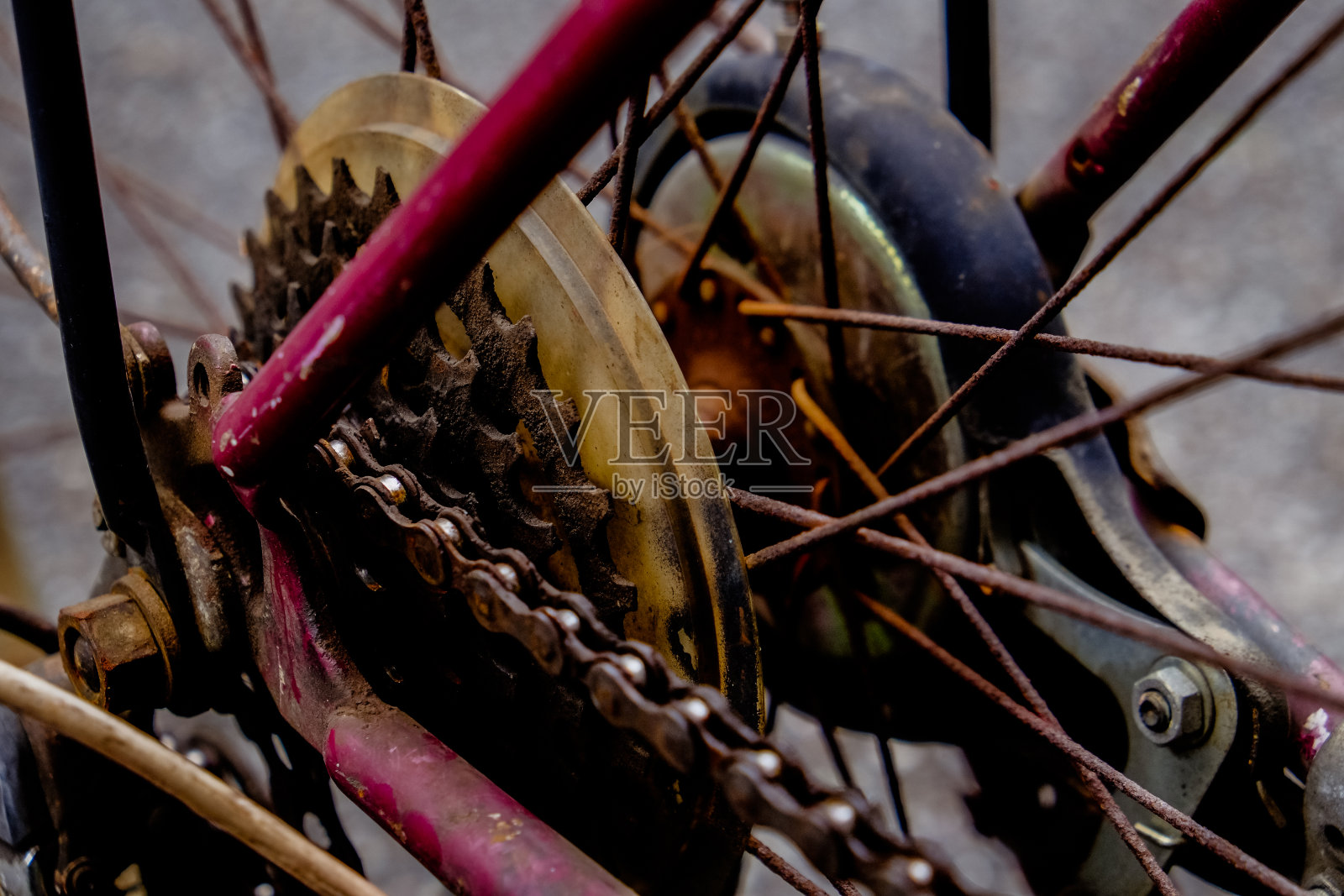 自行车齿轮生锈了。照片摄影图片