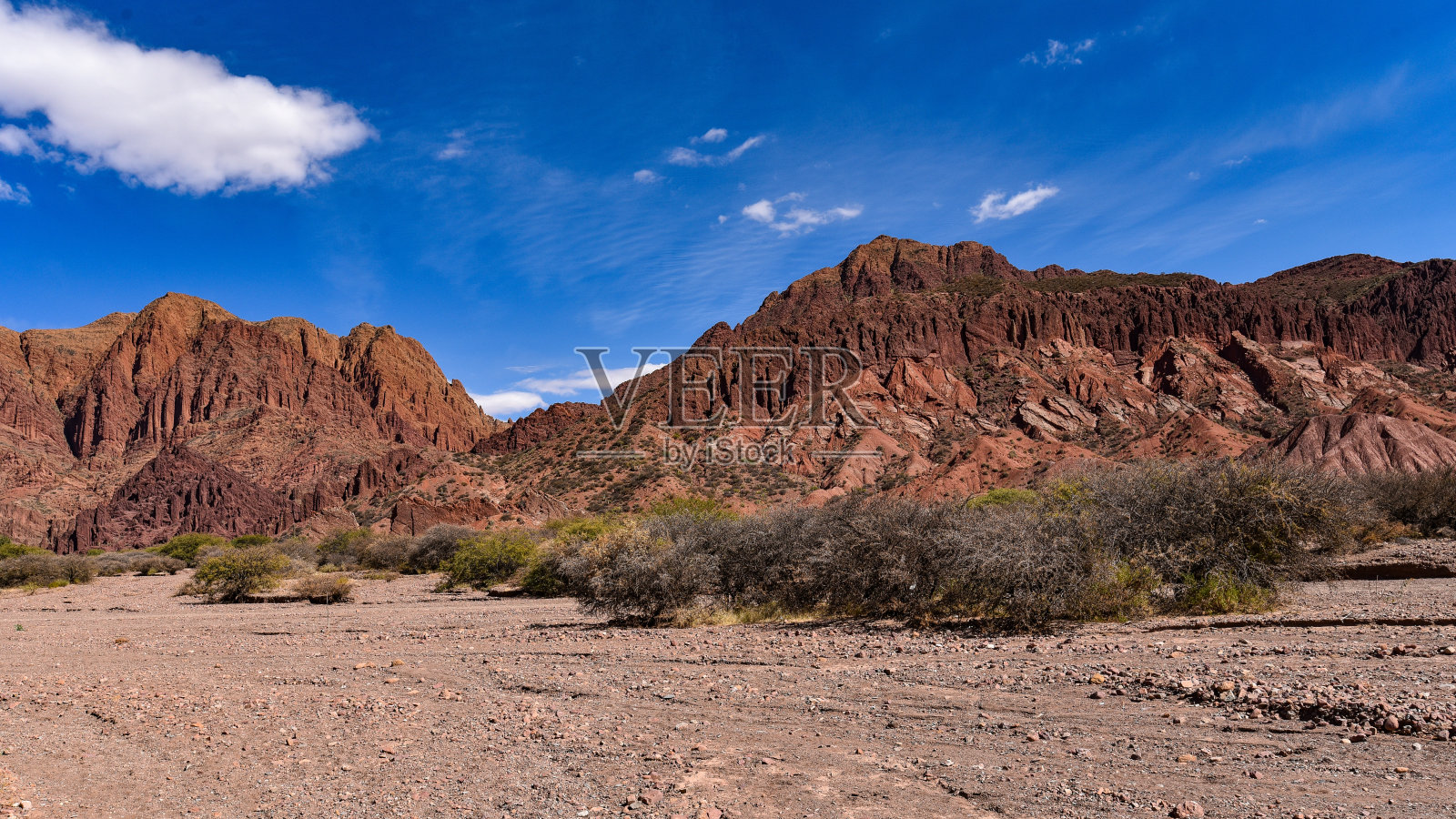 玻利维亚图皮萨周围群山中的岩层照片摄影图片