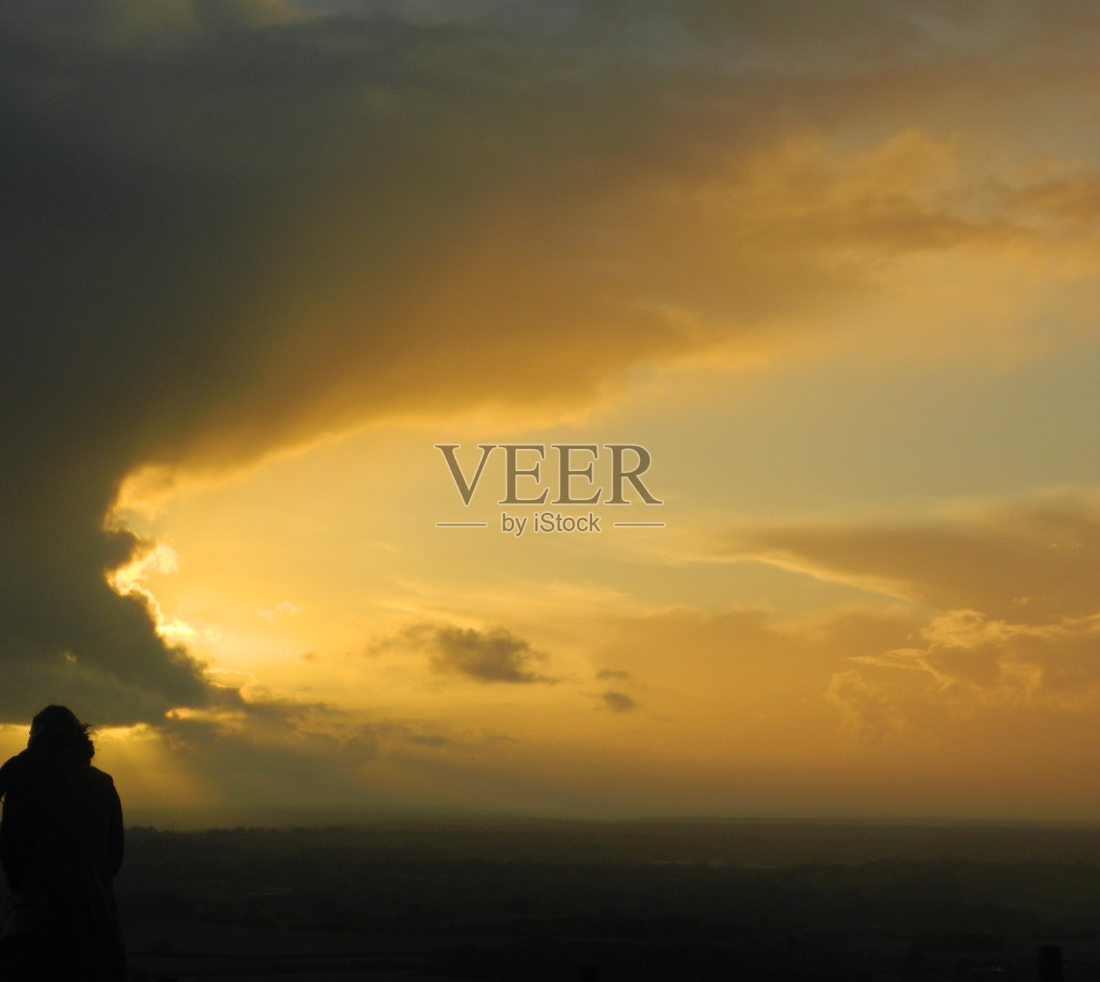 云在日落时分照片摄影图片