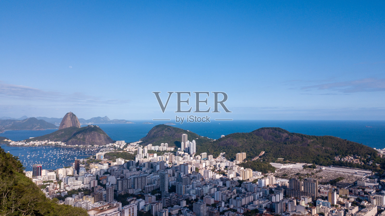 里约热内卢的无人机鸟瞰图，背景为Pão de Açúcar照片摄影图片