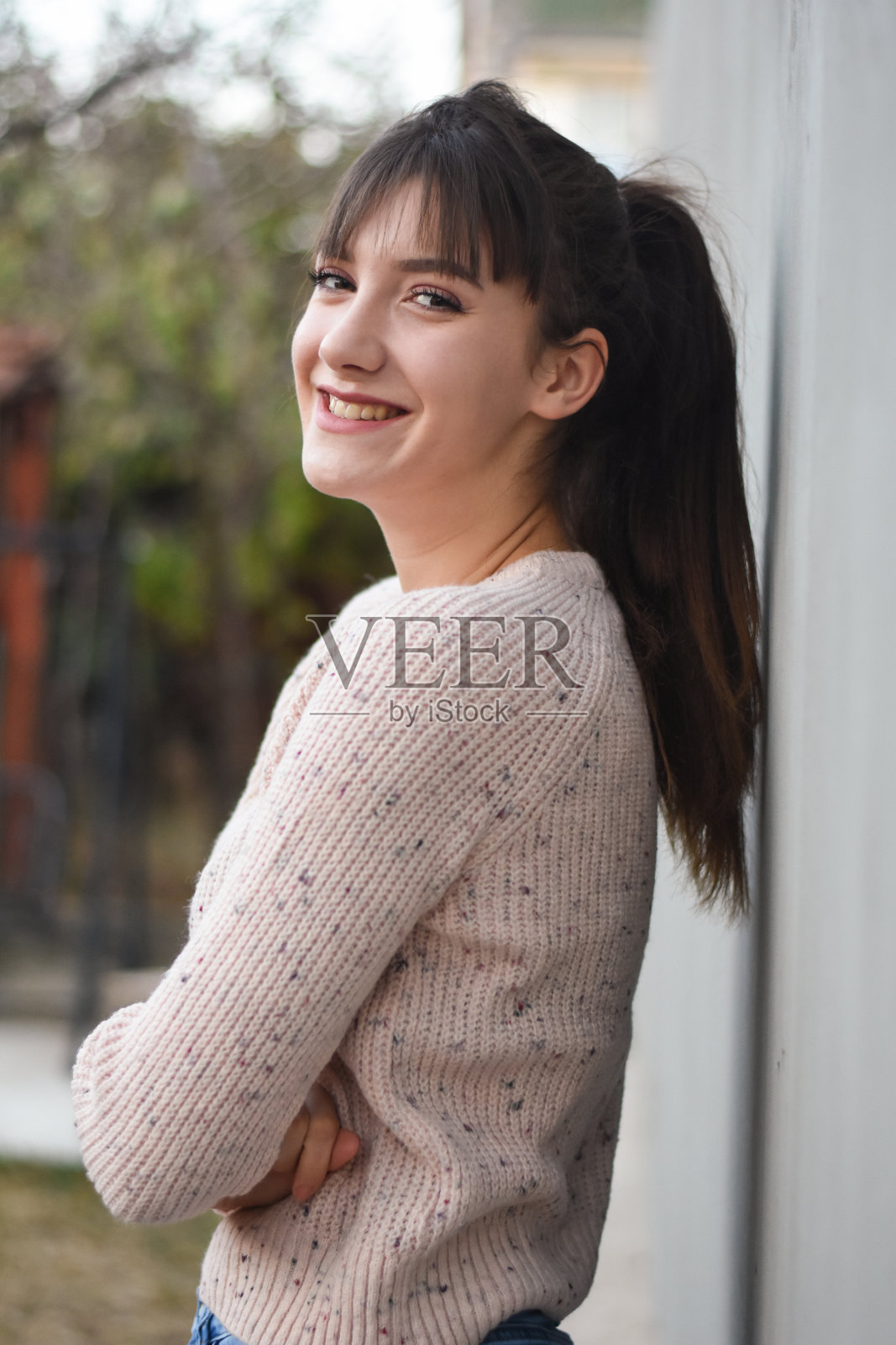 一个美丽的少女的肖像照片摄影图片