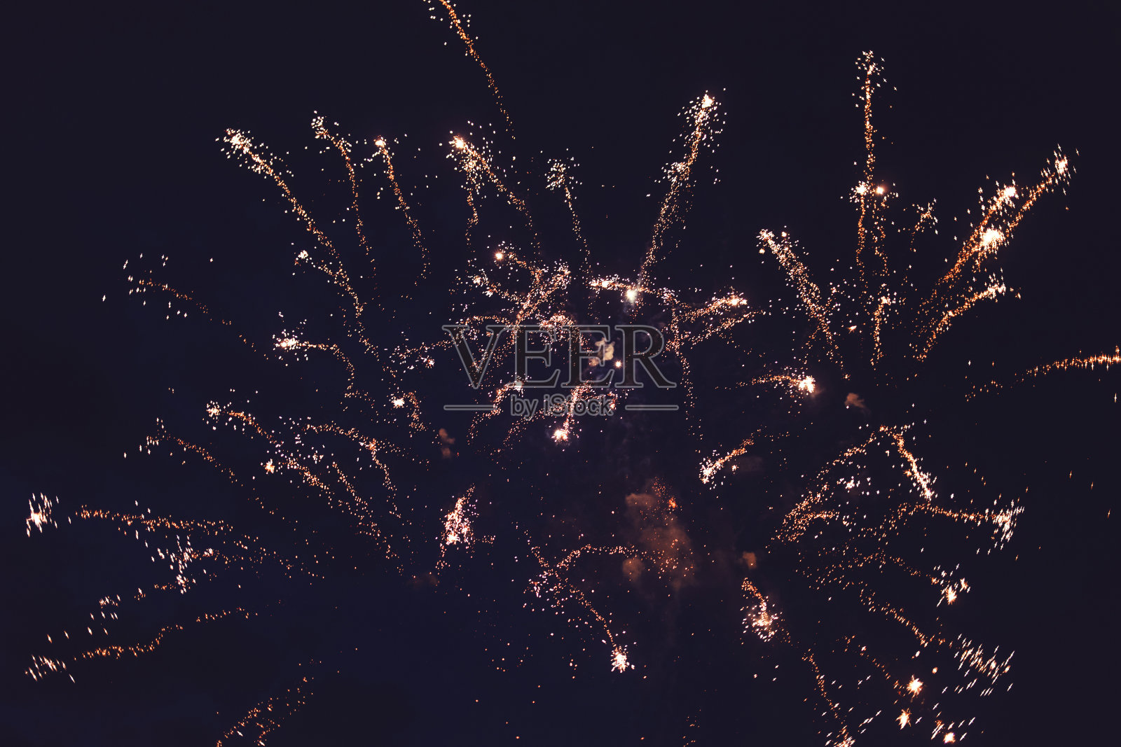 鲜艳多彩的烟花照片摄影图片