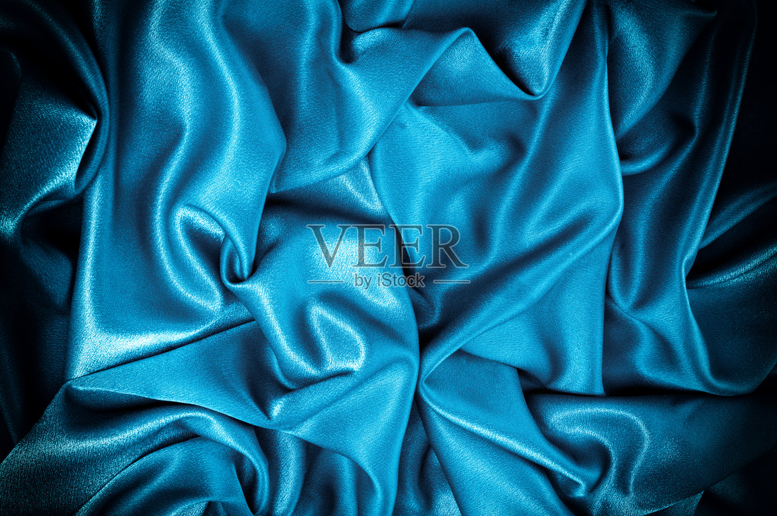 质地,背景。模板。蓝色丝织物，庭院里的蓝色丝织物和室内装饰物-深色窗帘-靠背和枕头的坚固织物照片摄影图片