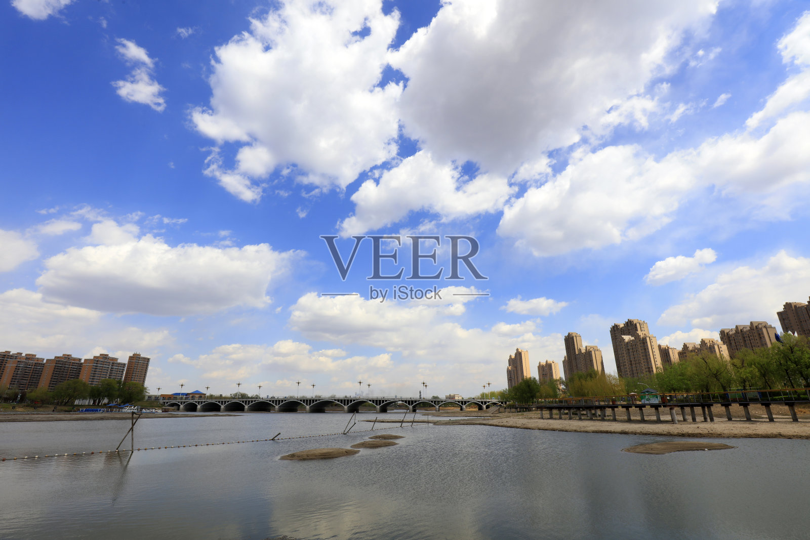 中国的滨水公园照片摄影图片