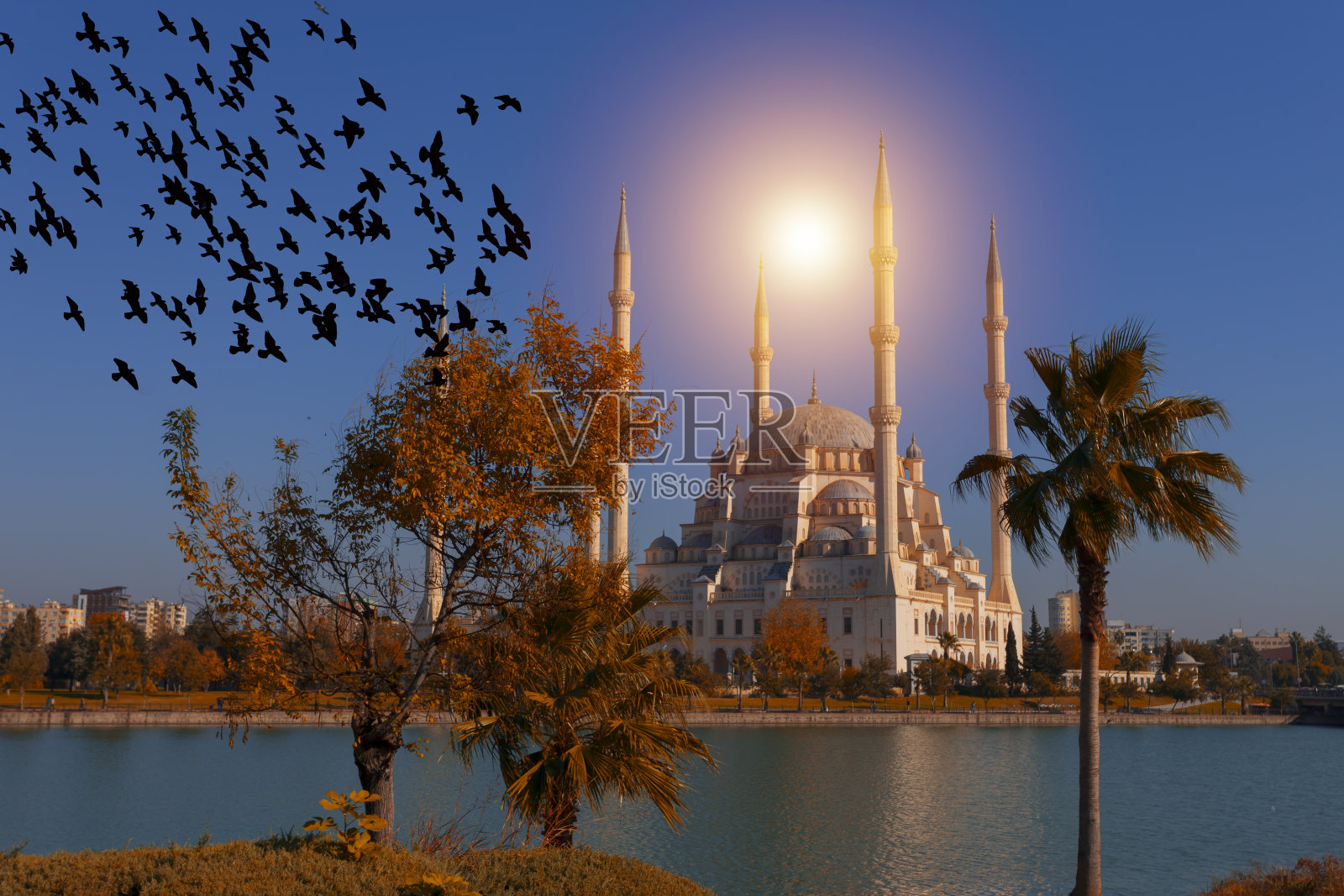 萨班奇中央清真寺-土耳其的阿达纳。照片摄影图片