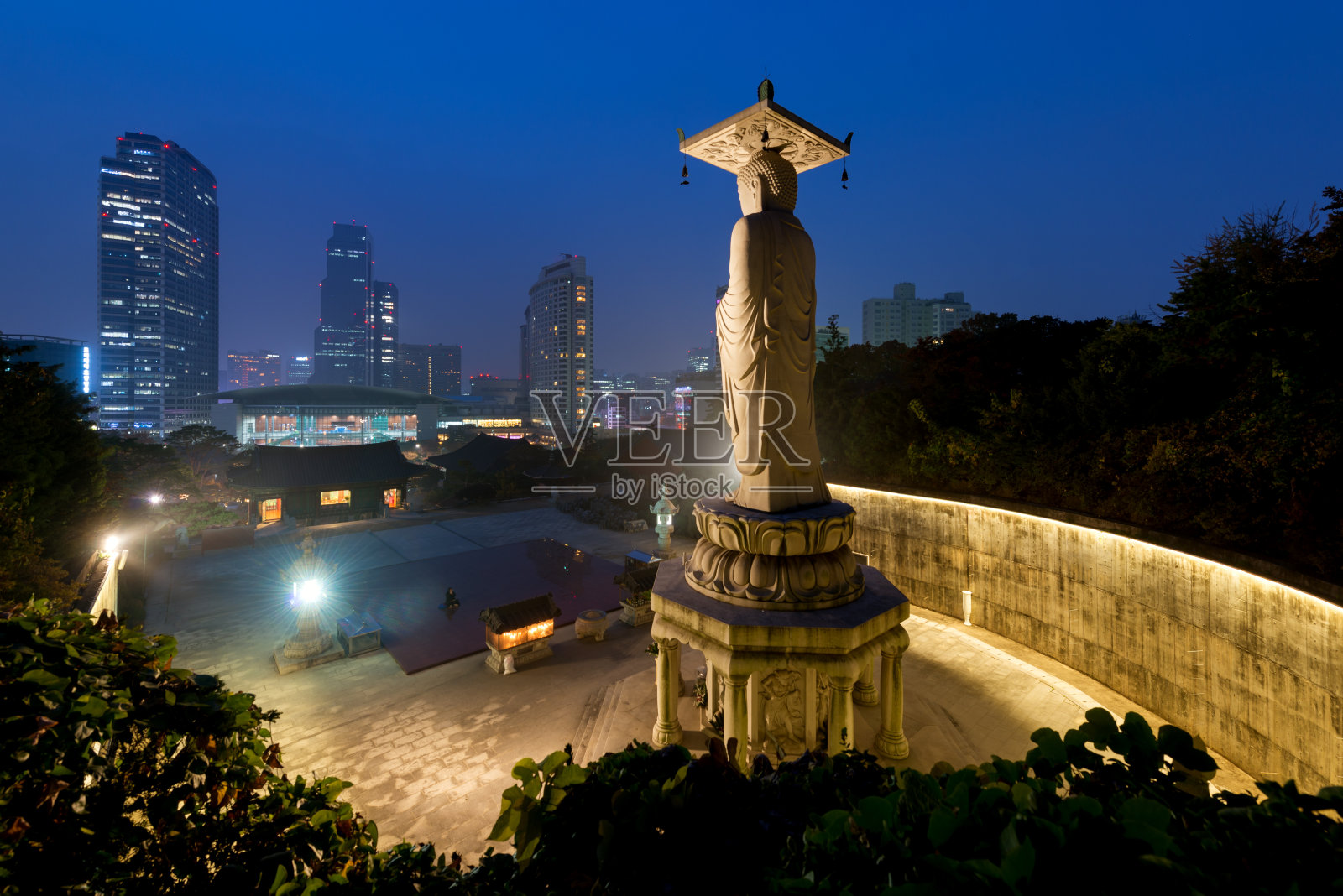 奉子寺位于韩国首尔的江南区。照片摄影图片