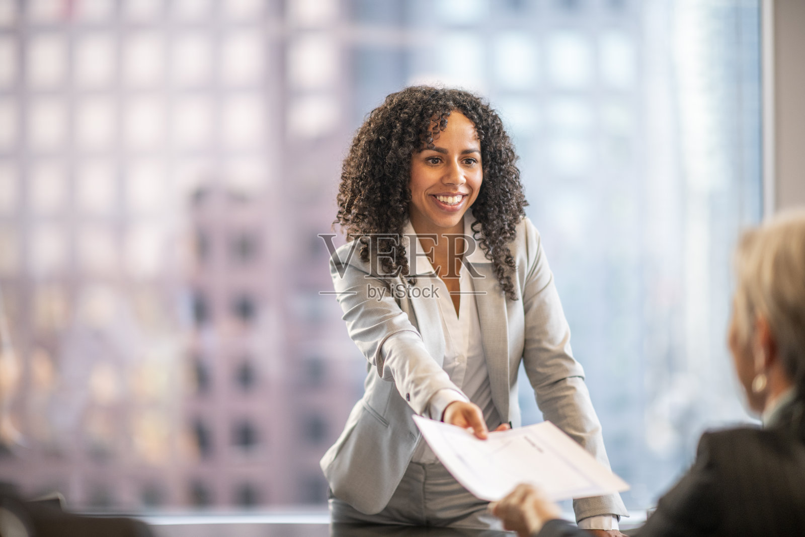 给同事写便条照片摄影图片