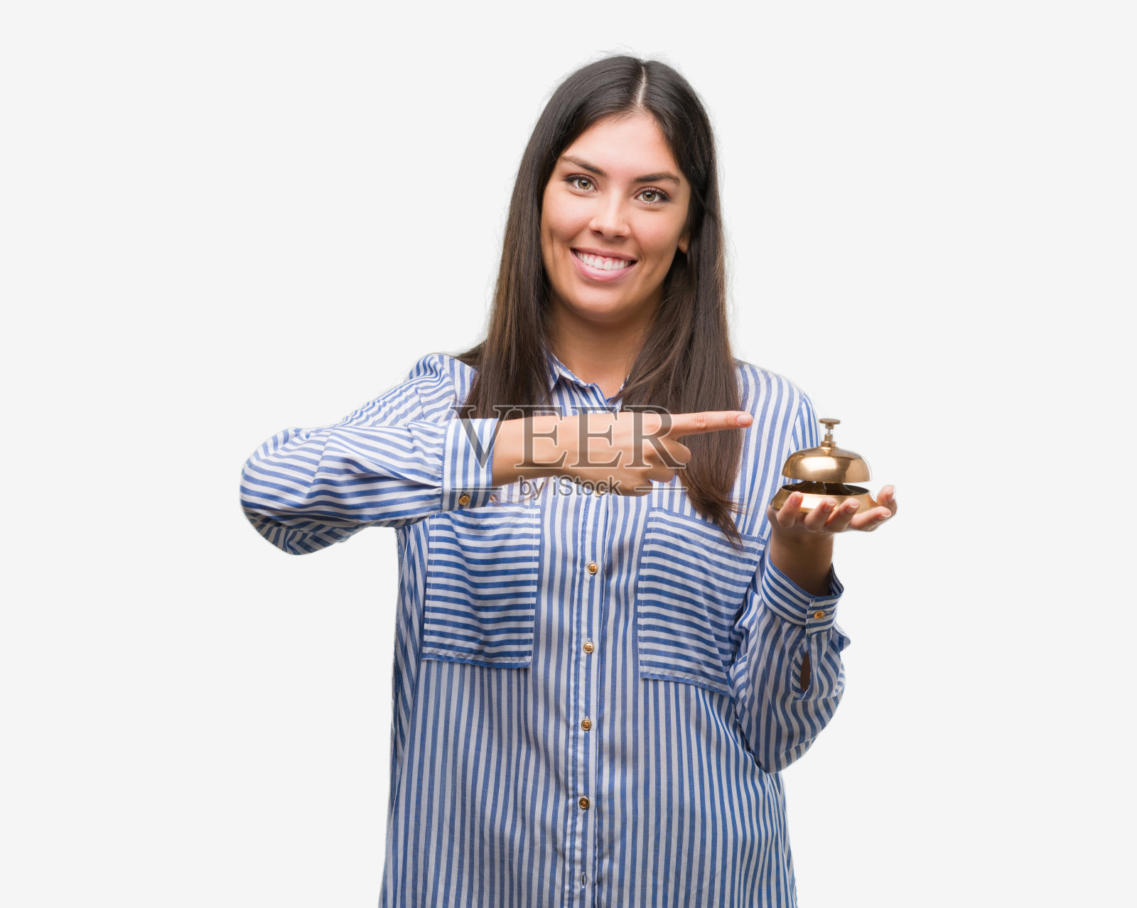 年轻美丽的西班牙人拿着酒店的铃很幸福的手指和手指照片摄影图片