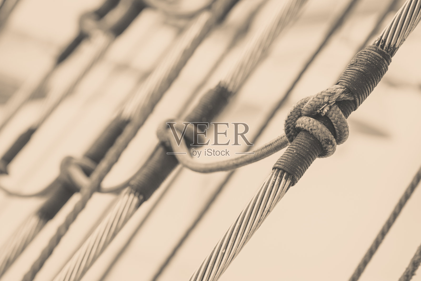 桅索具在帆船上的详细特写照片摄影图片