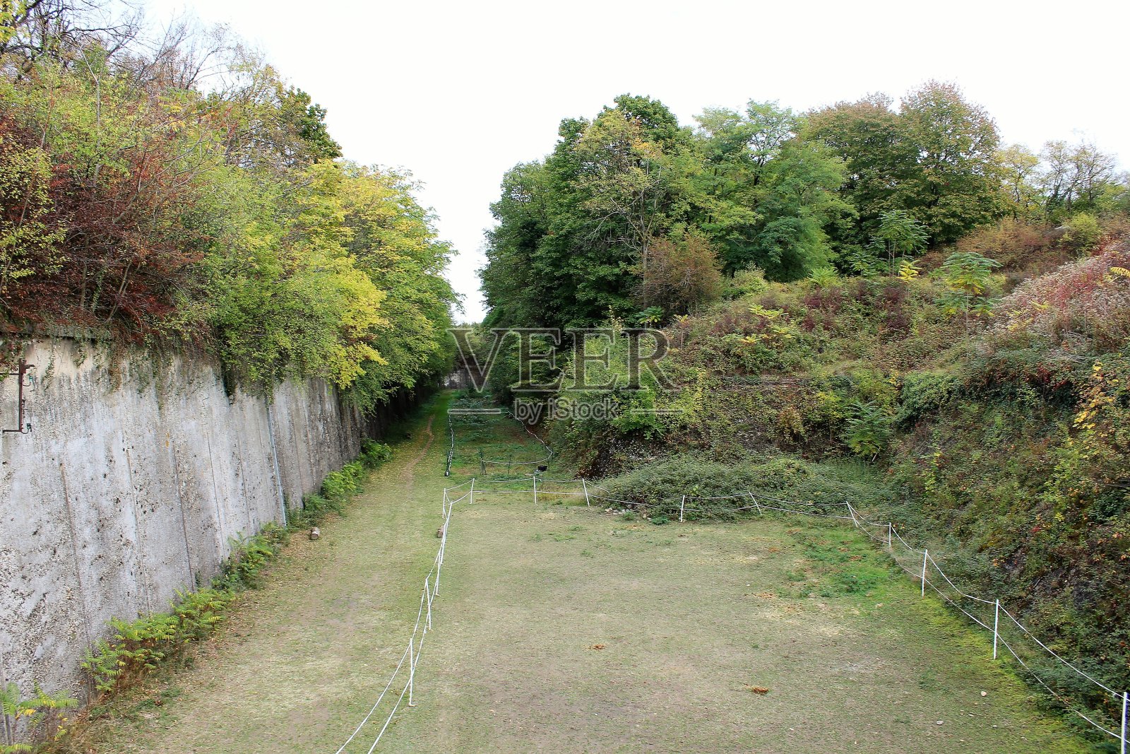 德费津堡和埃奎斯特尔中心 - 罗纳 - 法国照片摄影图片