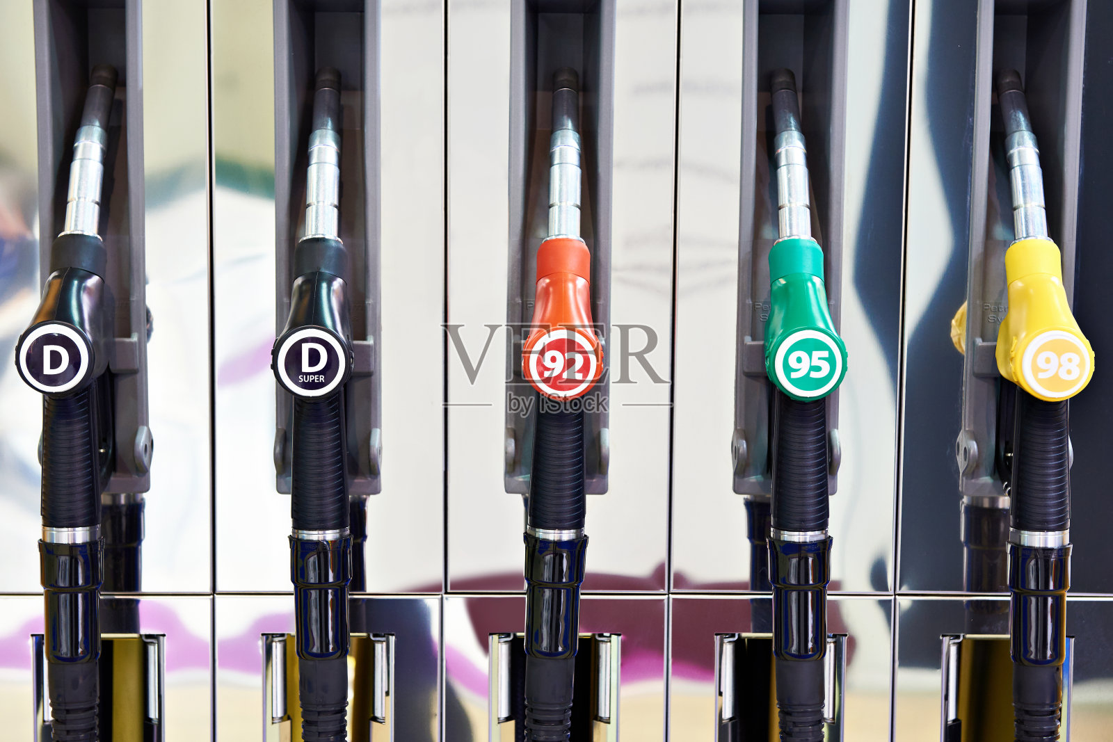 加油站的燃油喷嘴照片摄影图片