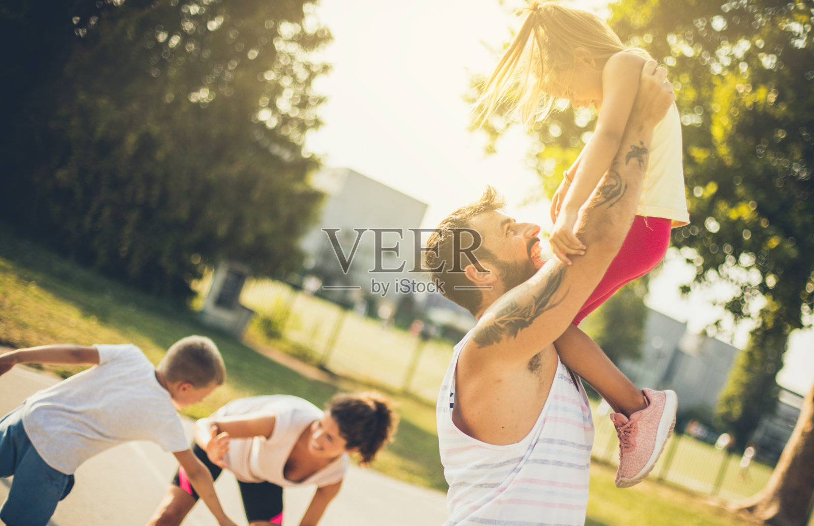 家庭娱乐日。照片摄影图片