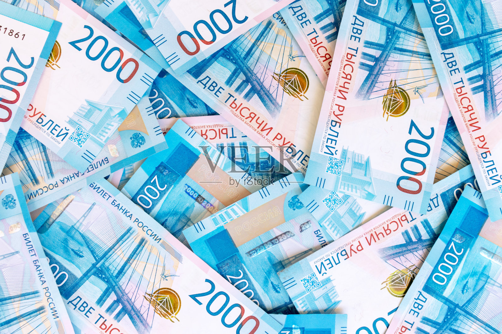 俄罗斯纸币的背景。2000年俄罗斯新钞2000卢布。照片摄影图片