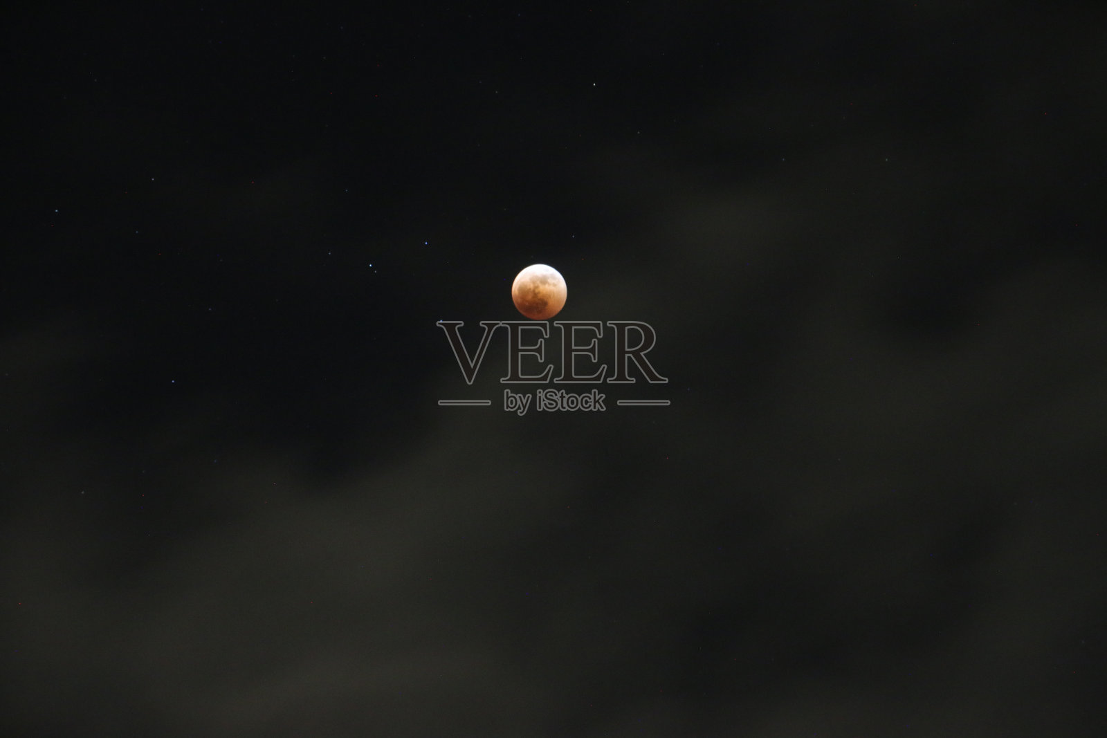 来自肯尼亚内罗毕的血月照片摄影图片