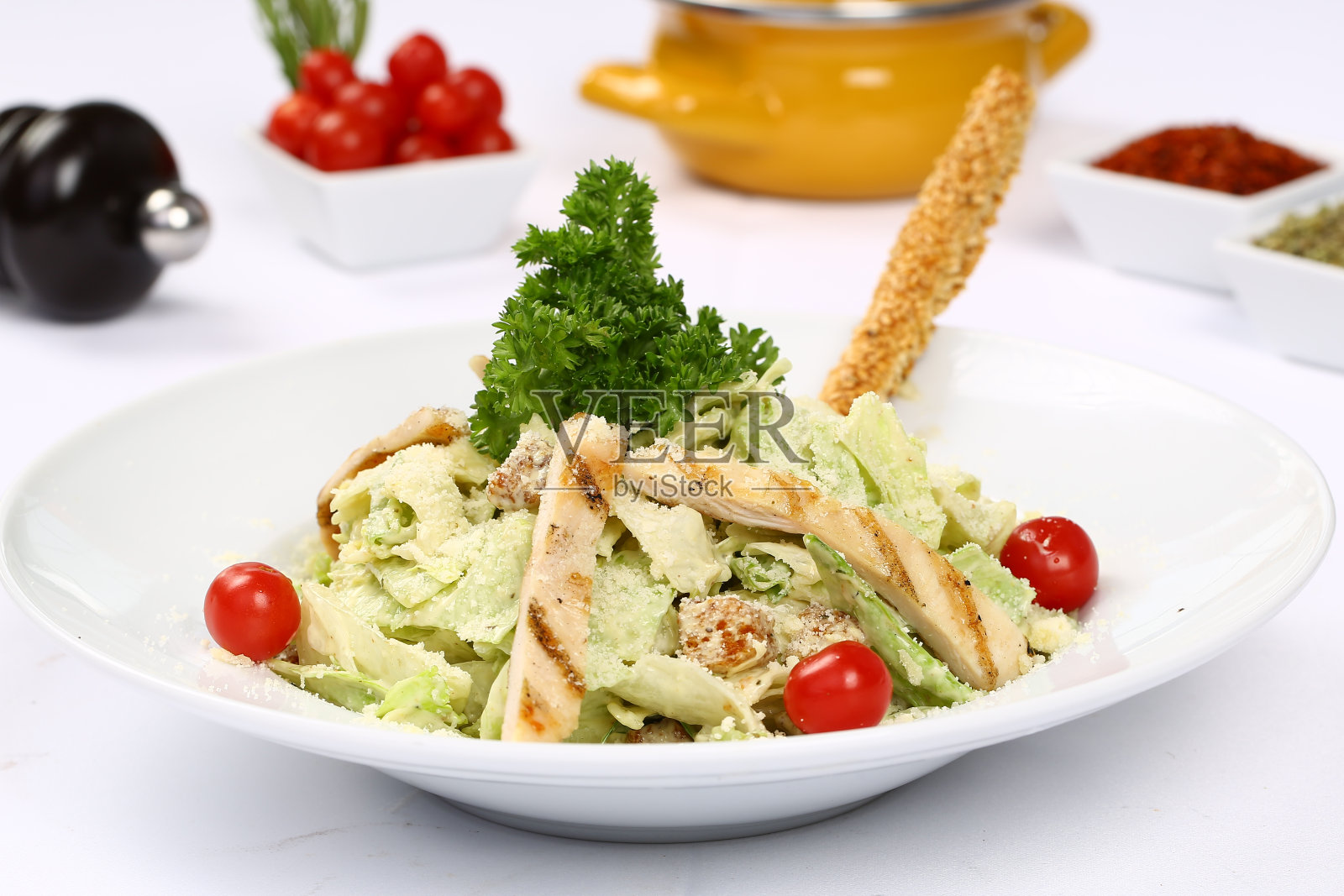 鸡肉凯撒沙拉照片摄影图片